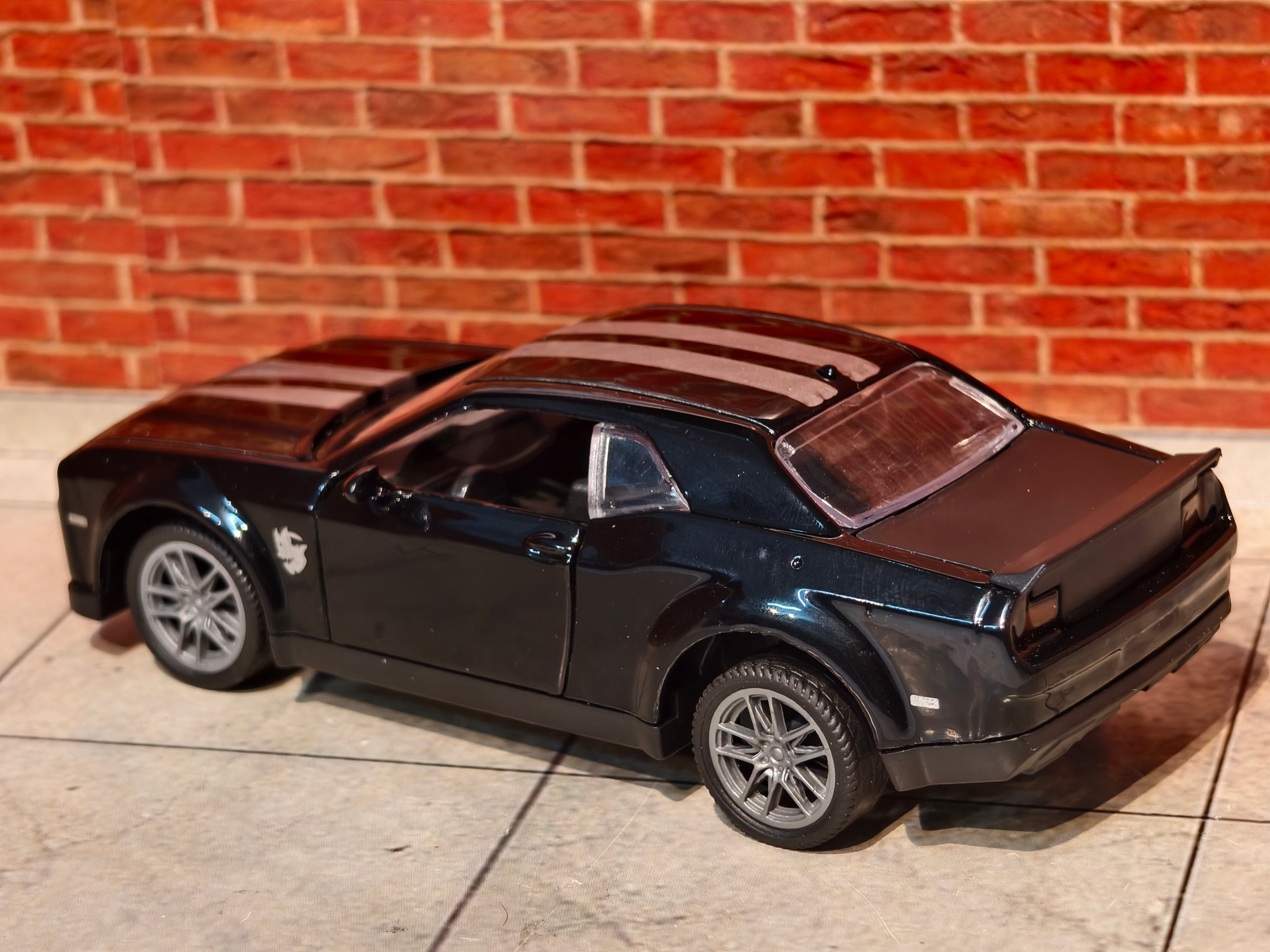Dodge Challenger SRT 1:36 Scale