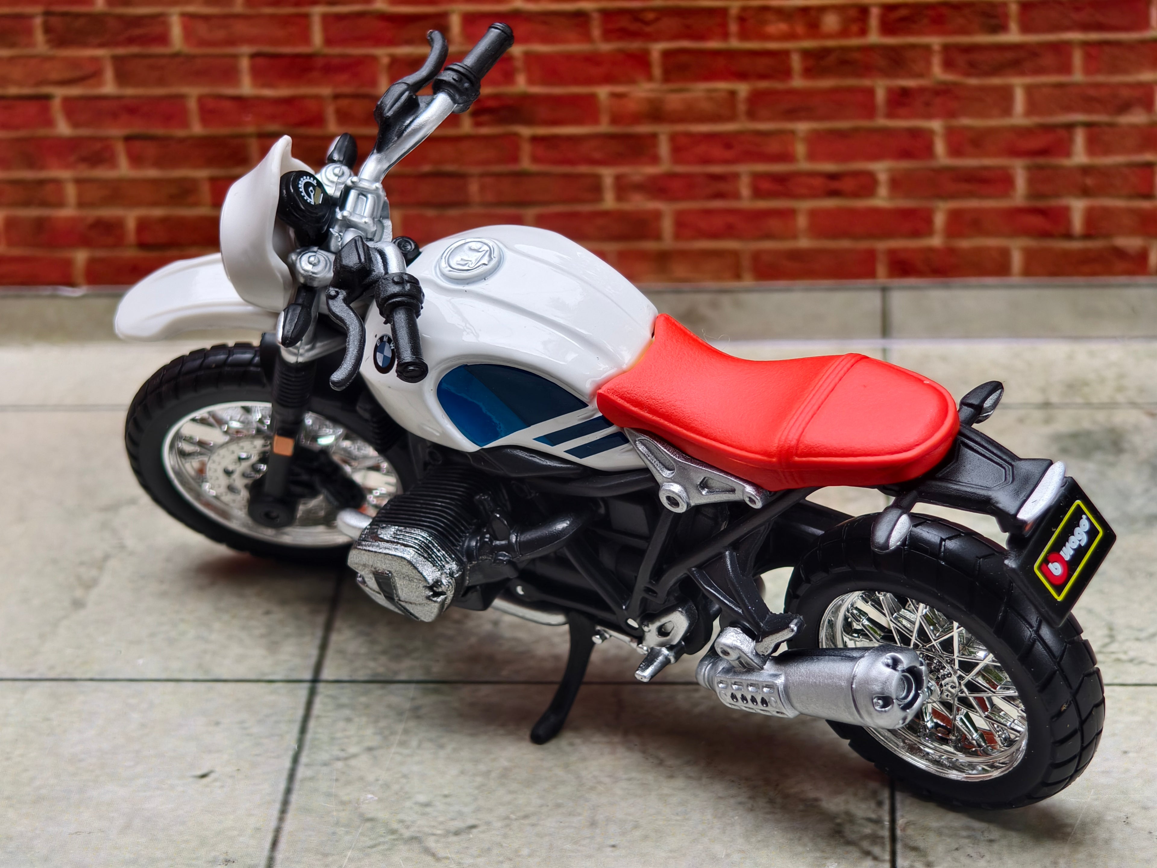 Burrago Official Licensed BMW R nine T Urban GS 1:18 Scale