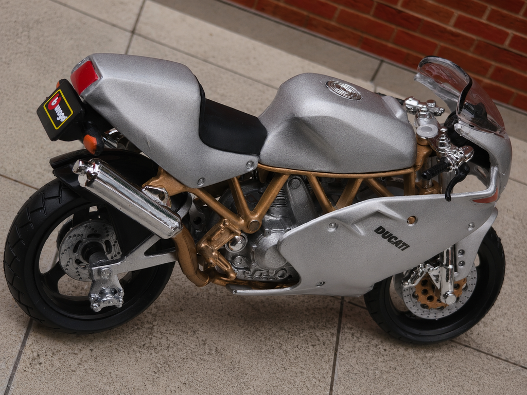 Burrago Official Licensed Ducati Super Sport 900 Final Edition 1:18 Scale