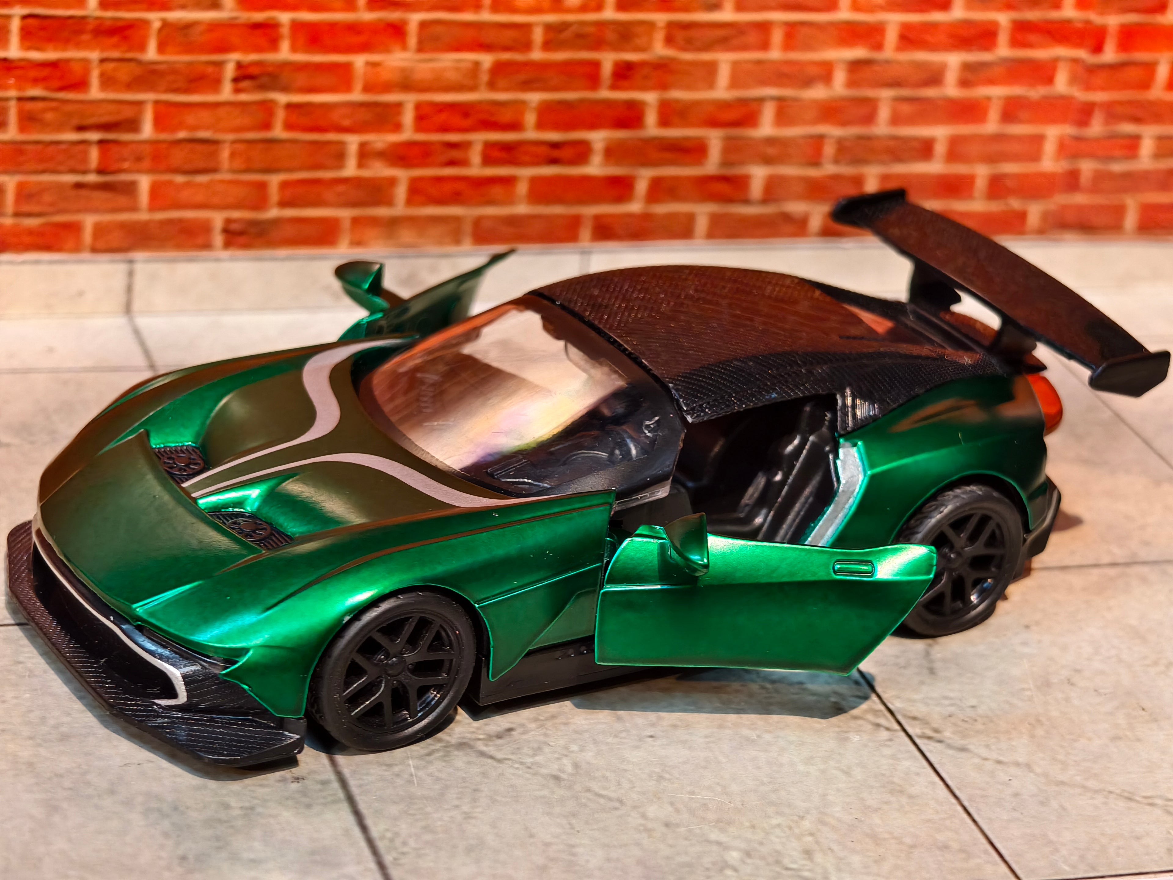 Aston Martin Vantage GT 4 1:36 Scale