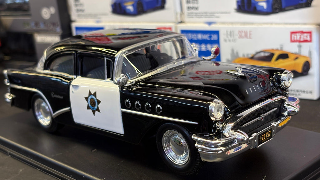 Maisto Official Licensed 1955 Buick Century 1:26 Scale in Acrylic Box