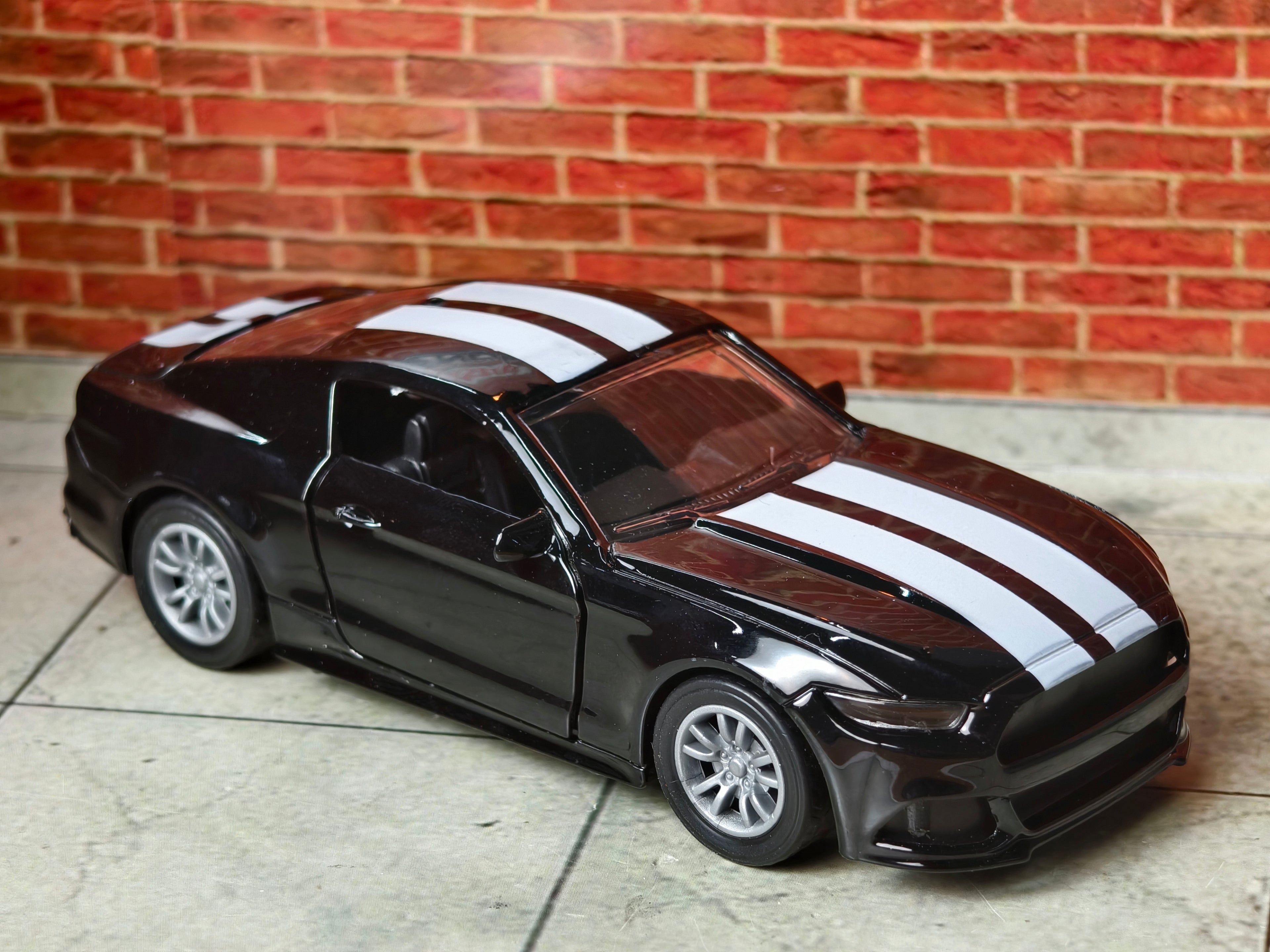Ford Mustang S550 1:36 Scale