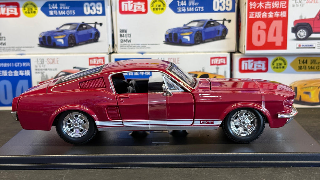 Maisto Official Licensed 1967 Ford Mustang  1:24