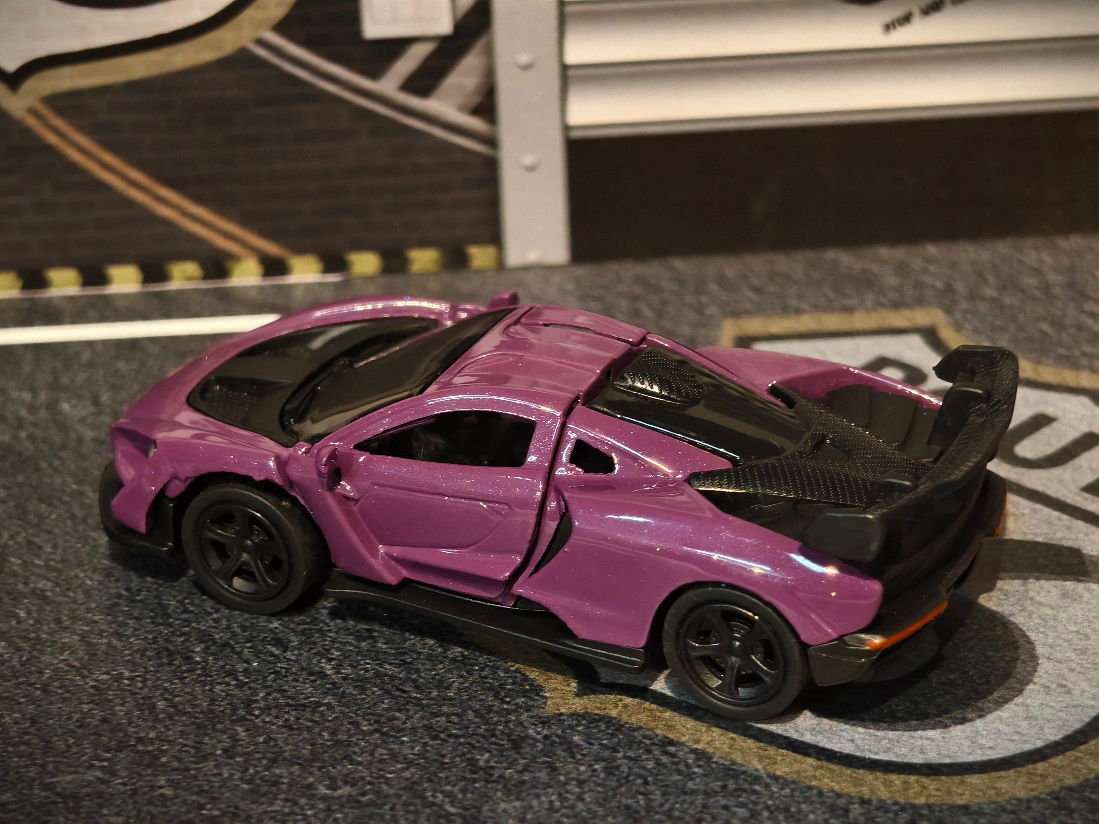 McLaren Senna 1:64 Scale Premium Detailing