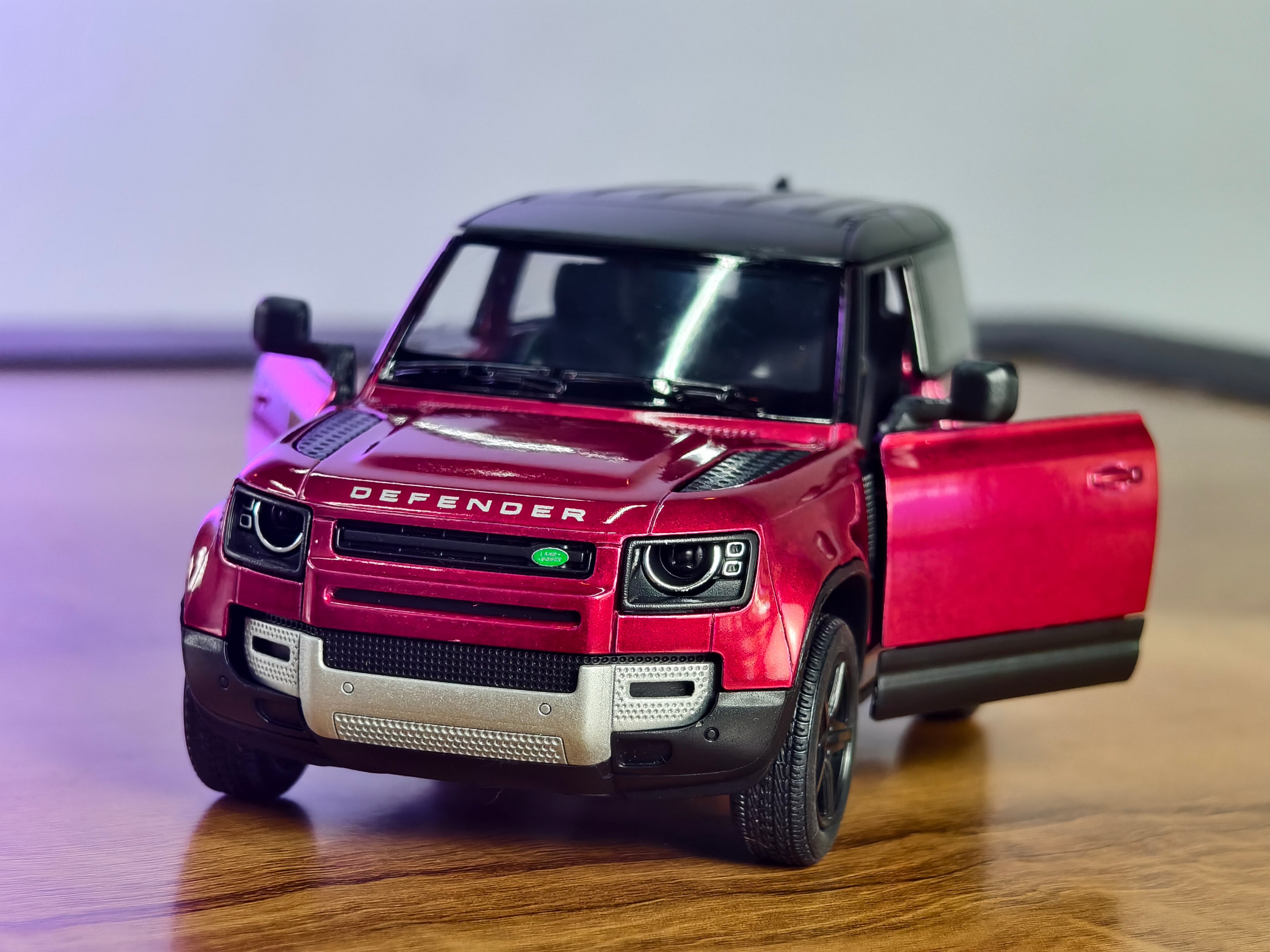 Kinsmart Official Licensed Land Rover Defender 90 – 1:36 Scale Off-Road Diecast