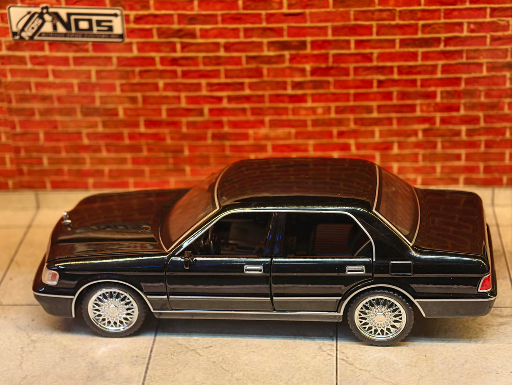 Toyota Crown VIP Edition (1:32 Scale)