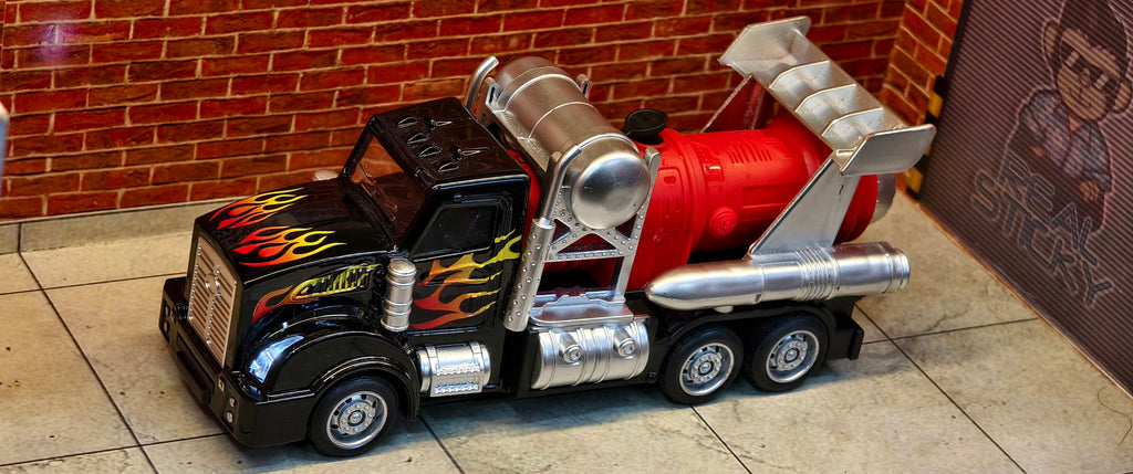 American Truck with Smoke 1:28 Scale