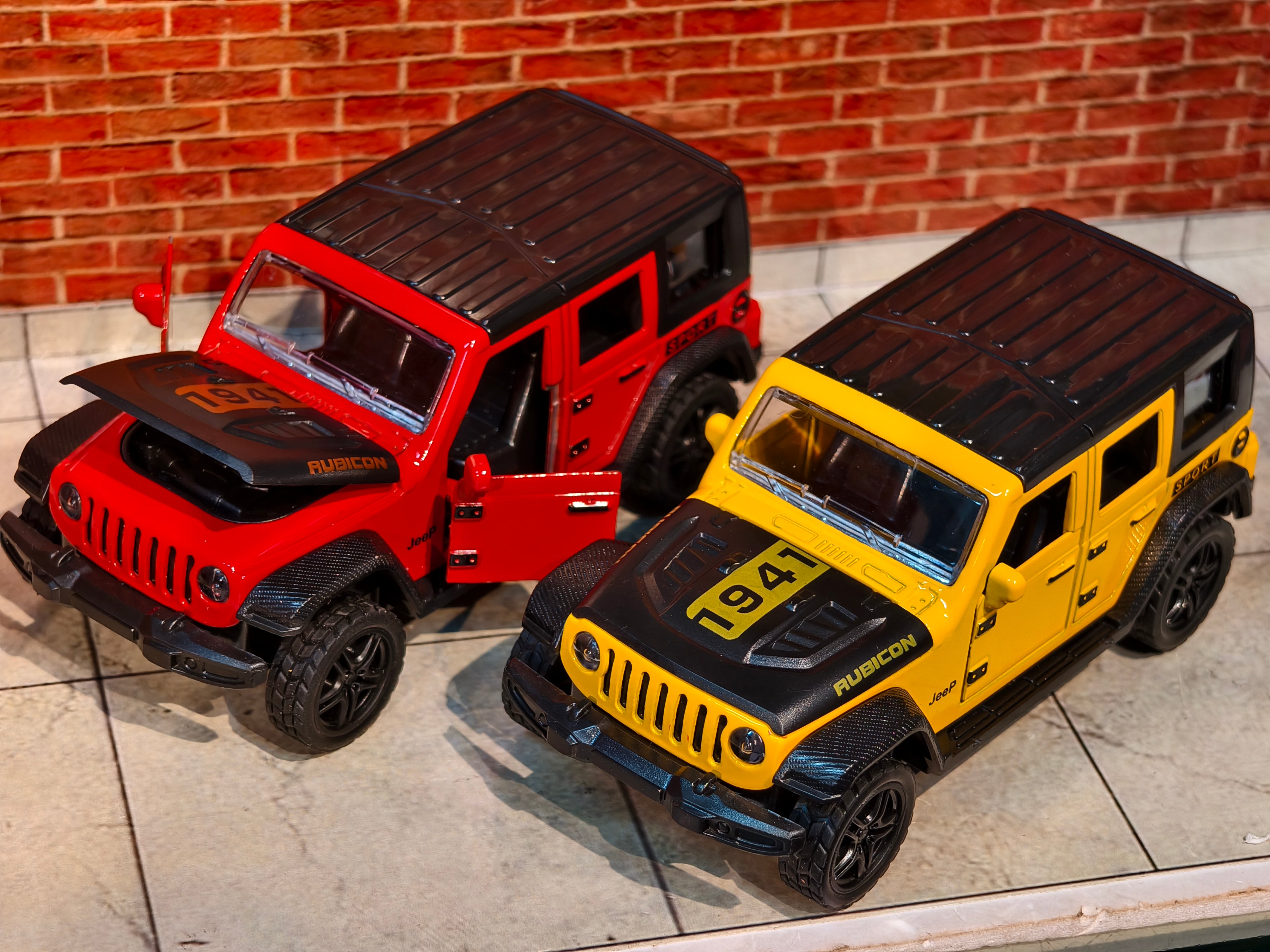 Jeep Wrangler Rubicon 4 Doors Openable 1:36 Scale with Light and Sound