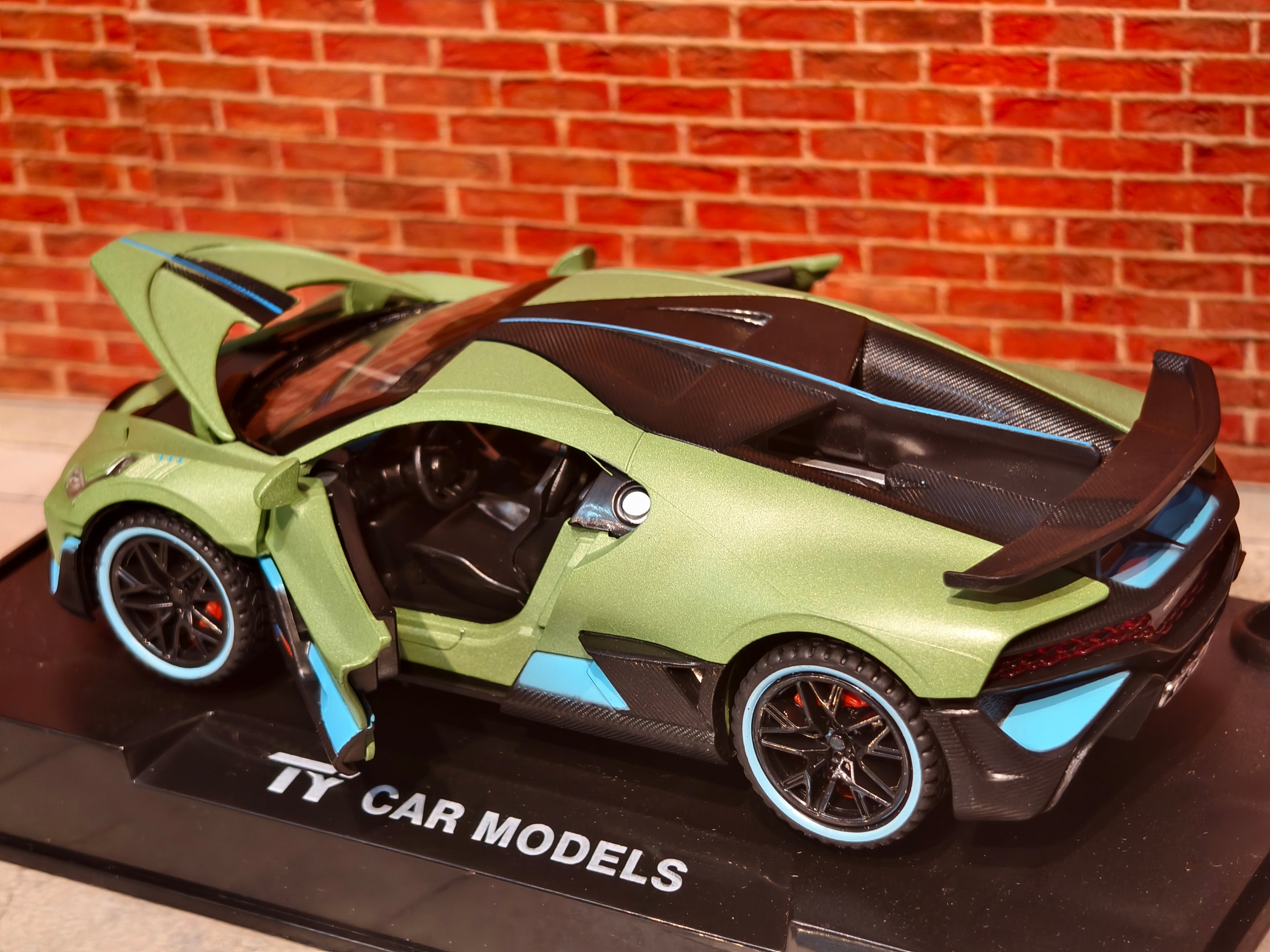 Bugatti Divo 1:32 Scale