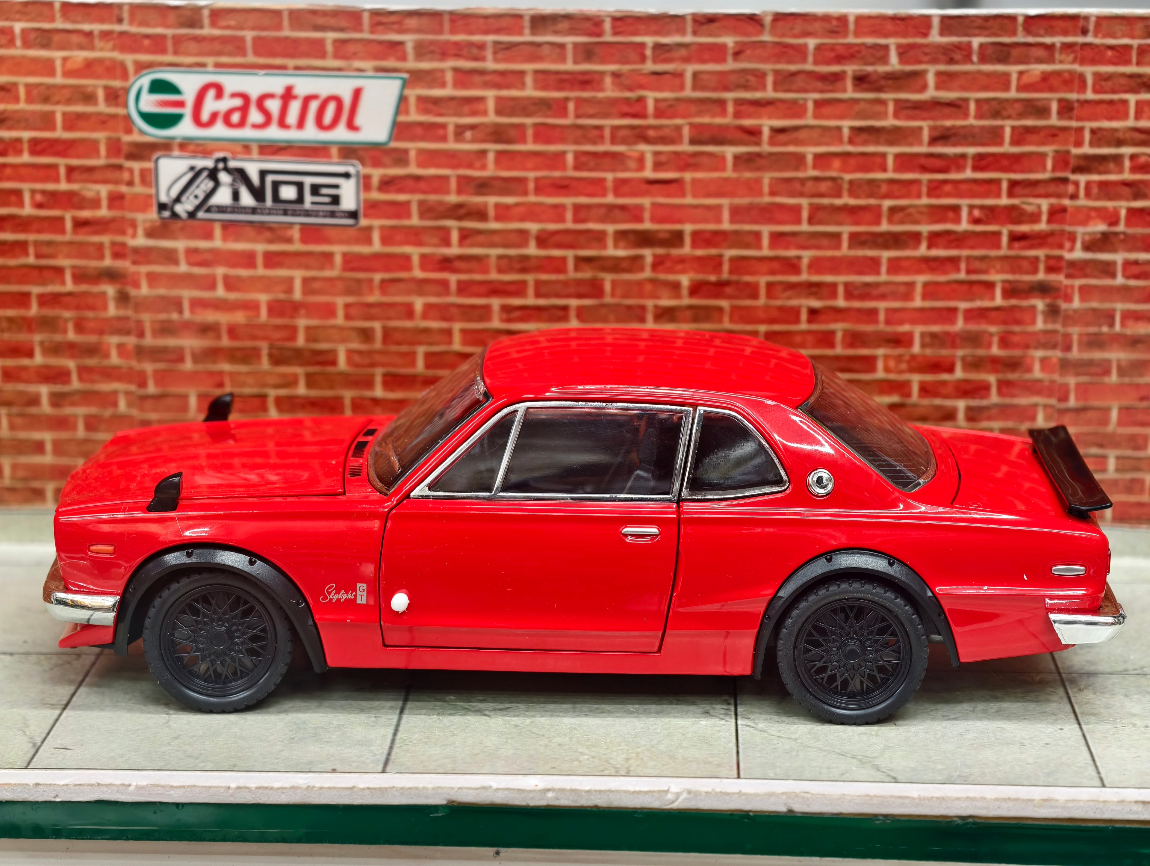 Nissan Skyline GT-R 1969 Model 1:22 Scale Premium Detailing
