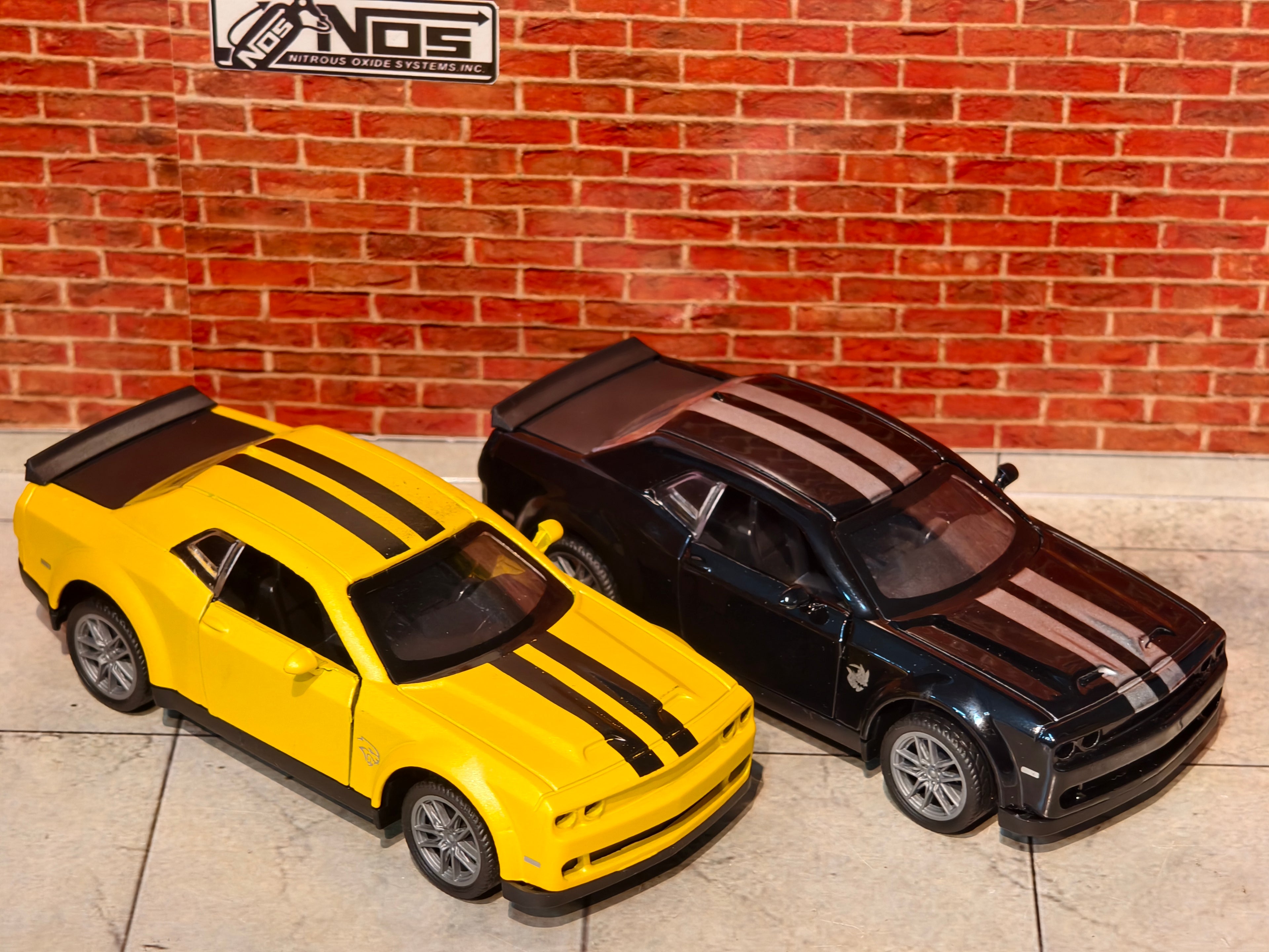 Dodge Challenger SRT 1:36 Scale