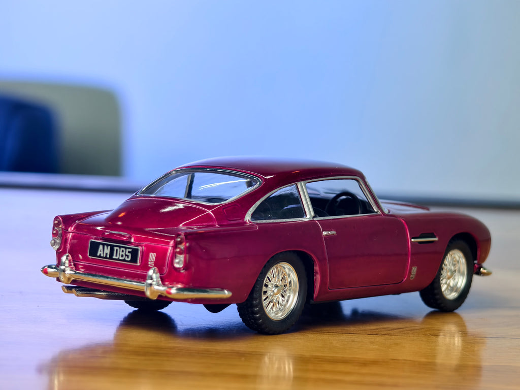Kinsmart Official Licensed Aston Martin DB5 1:38 Scale Classic Car