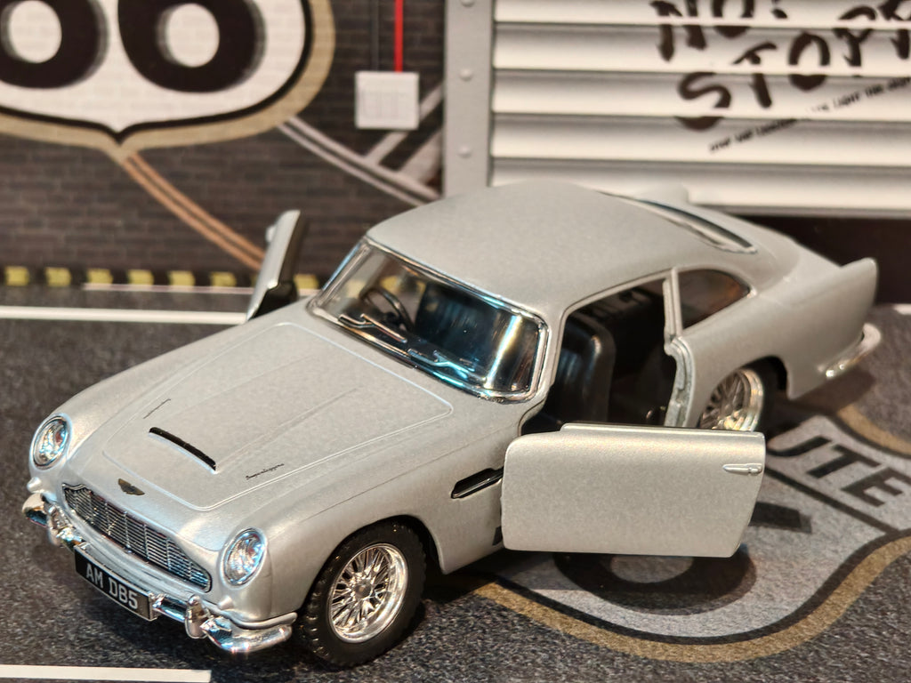 Kinsmart Official Licensed Aston Martin DB5 1:38 Scale Classic Car