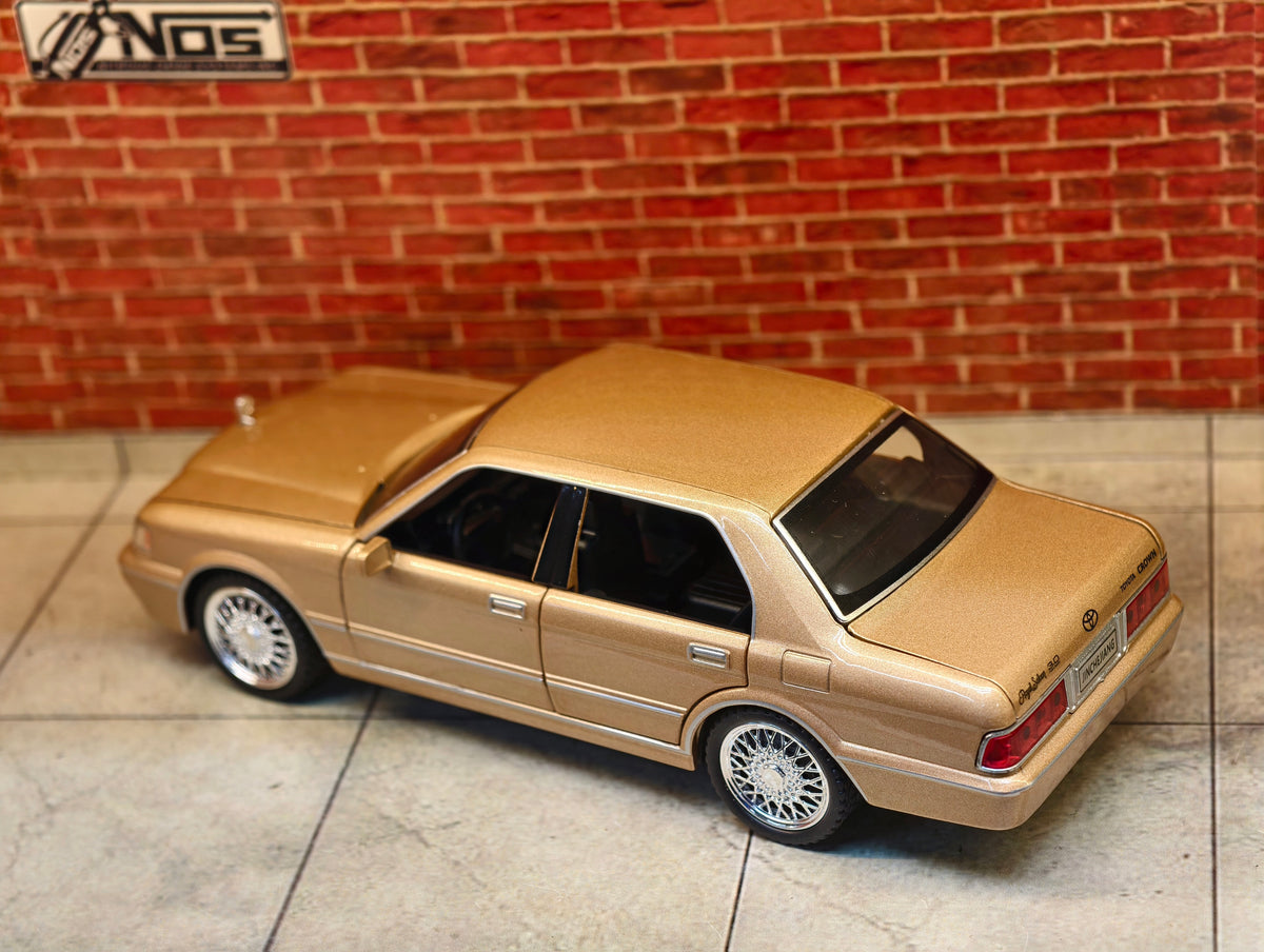 Toyota Crown VIP Edition (1:32 Scale)