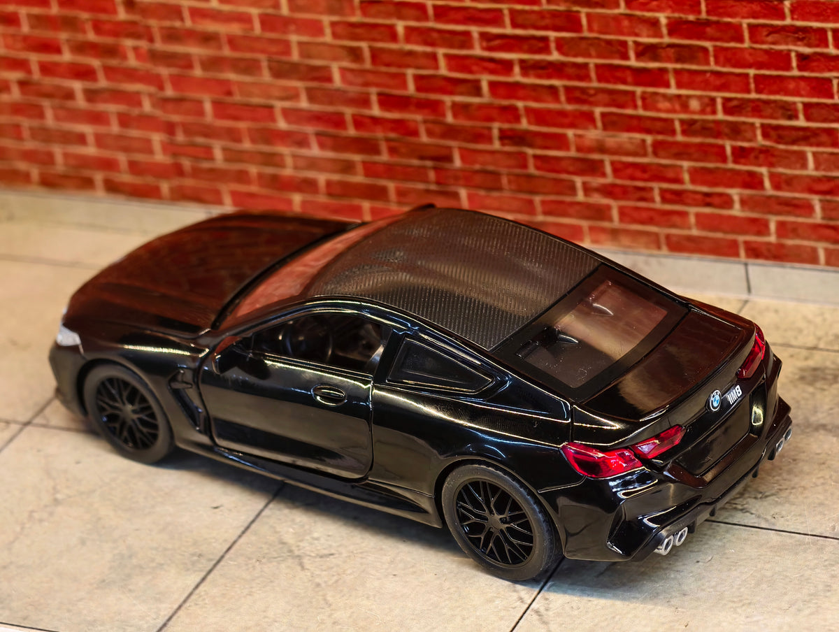 BMW M8 Coupe 1:32 Scale