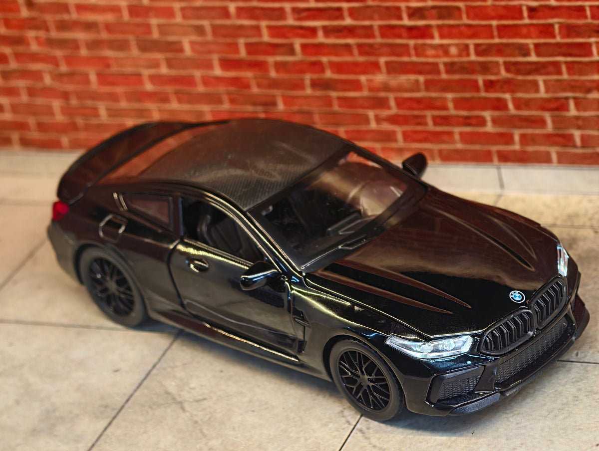 BMW M8 Coupe 1:32 Scale