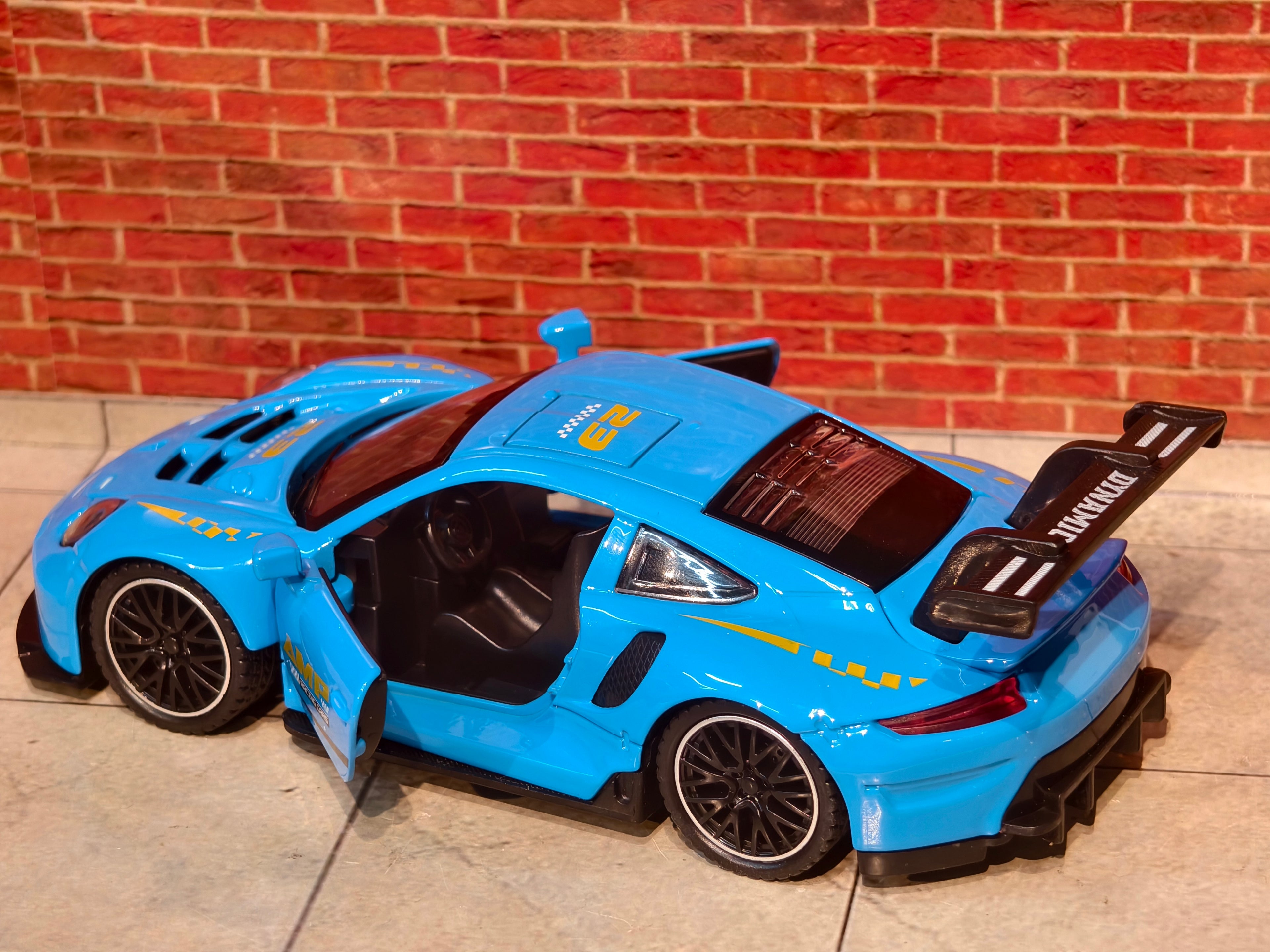 Porsche 911 GT3 RS 1:32 Scale Premium Detailing