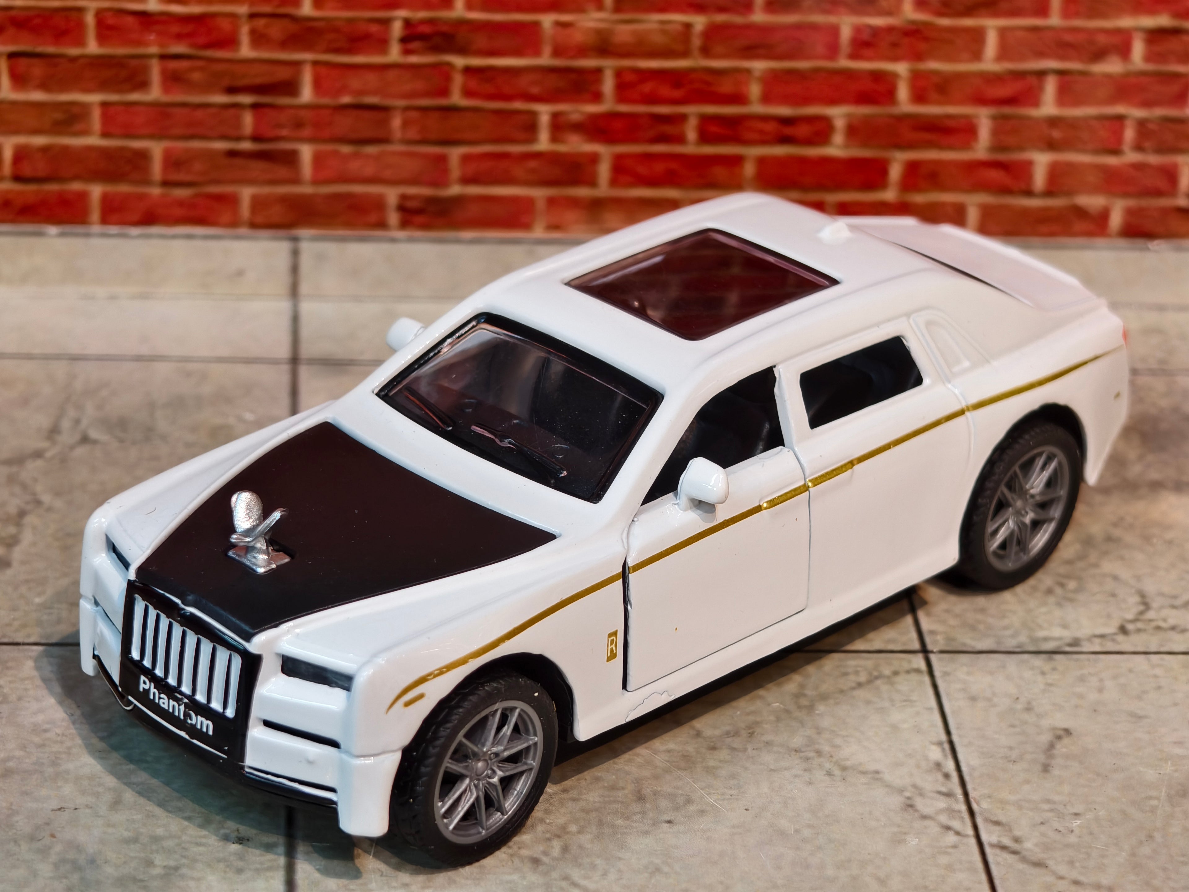 Rolls Royce Phantom 1:36 Scale with Light and Sound