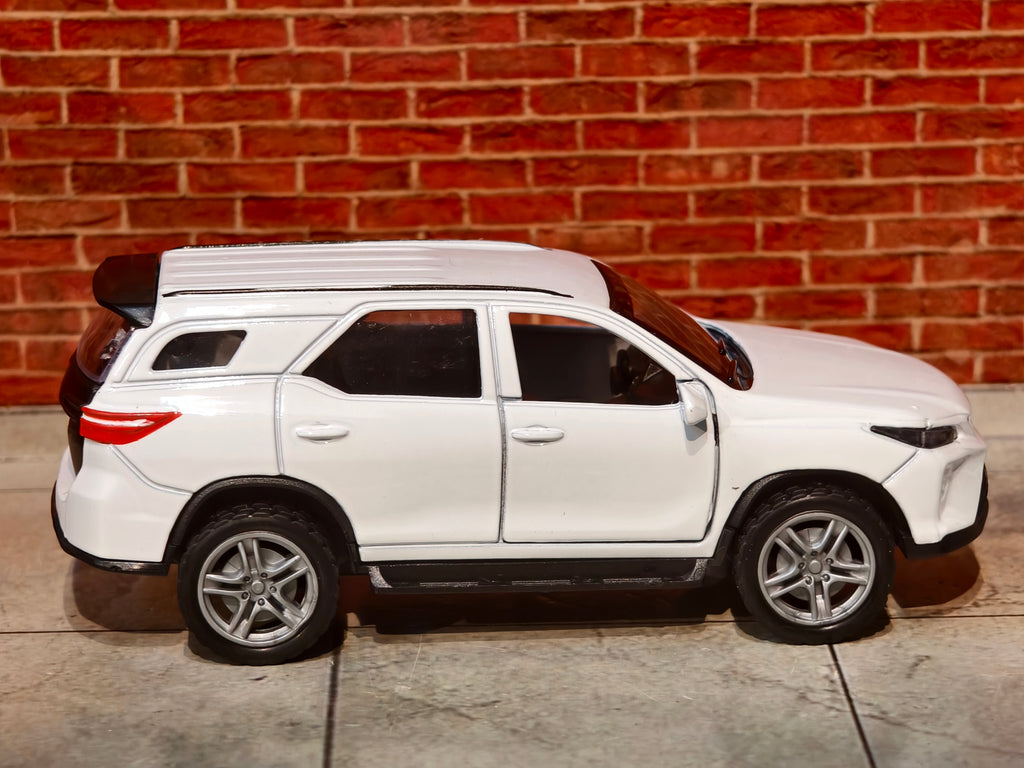Fortuner 1:36 Scale 3 Door Openable with Light & Sound