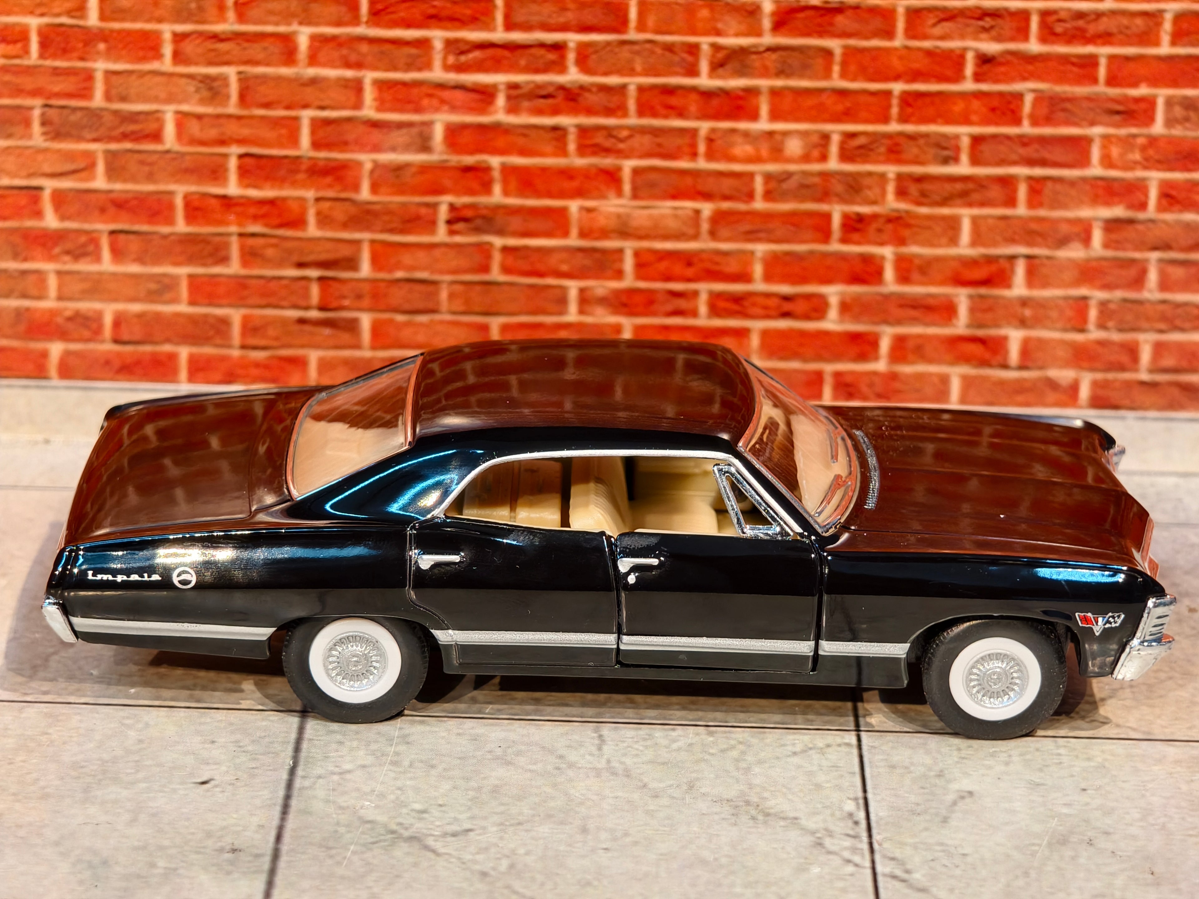 Kinsmart Official Licensed 1967 CHEVROLET IMPALA 1:43 Scale