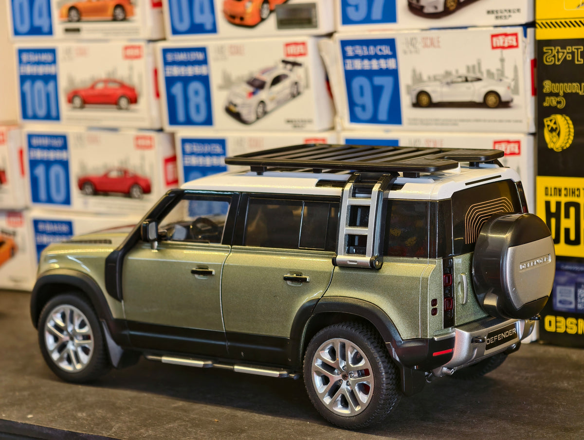 QY Toys Official Licensed Land Rover Defender 110 Blue 1:18  diecast scale model