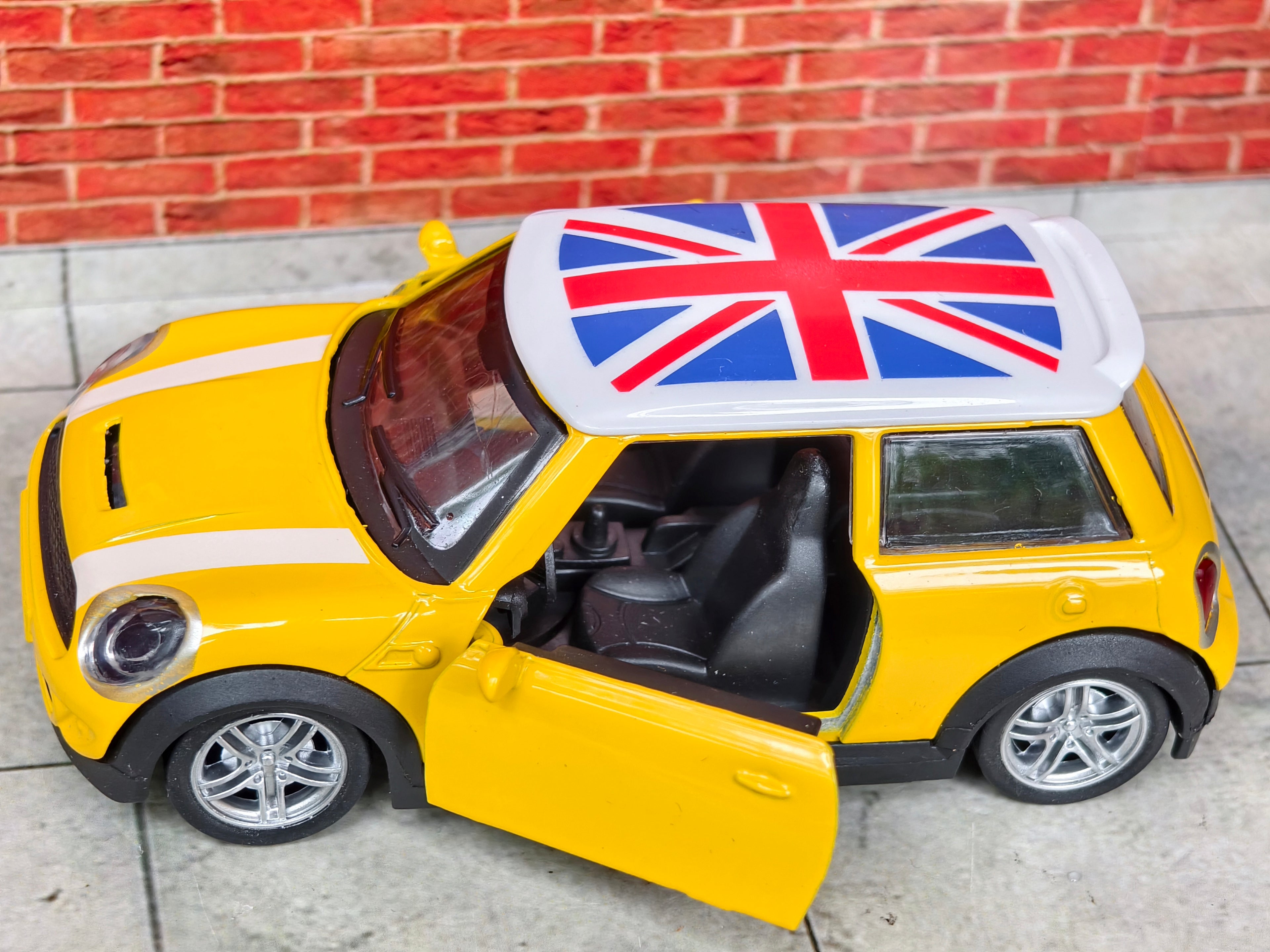 Mini Cooper S 1:32 Scale