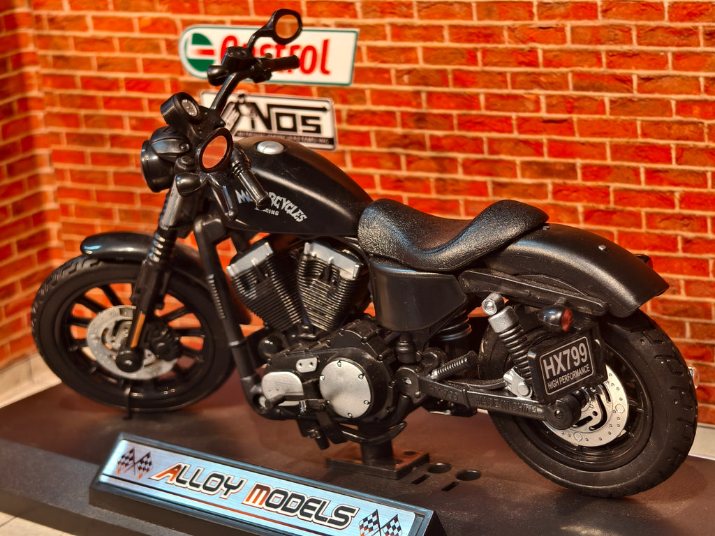 Harley-Davidson Sportster Iron 883 1:12 Scale