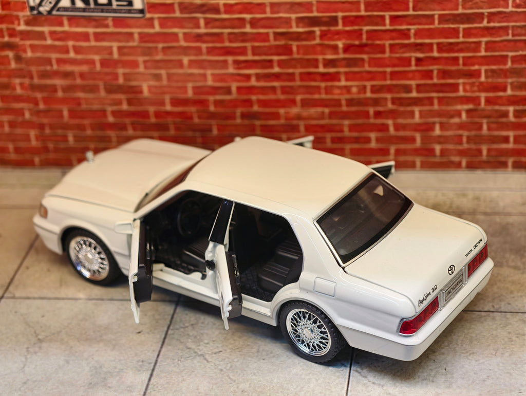 Toyota Crown VIP Edition (1:32 Scale)