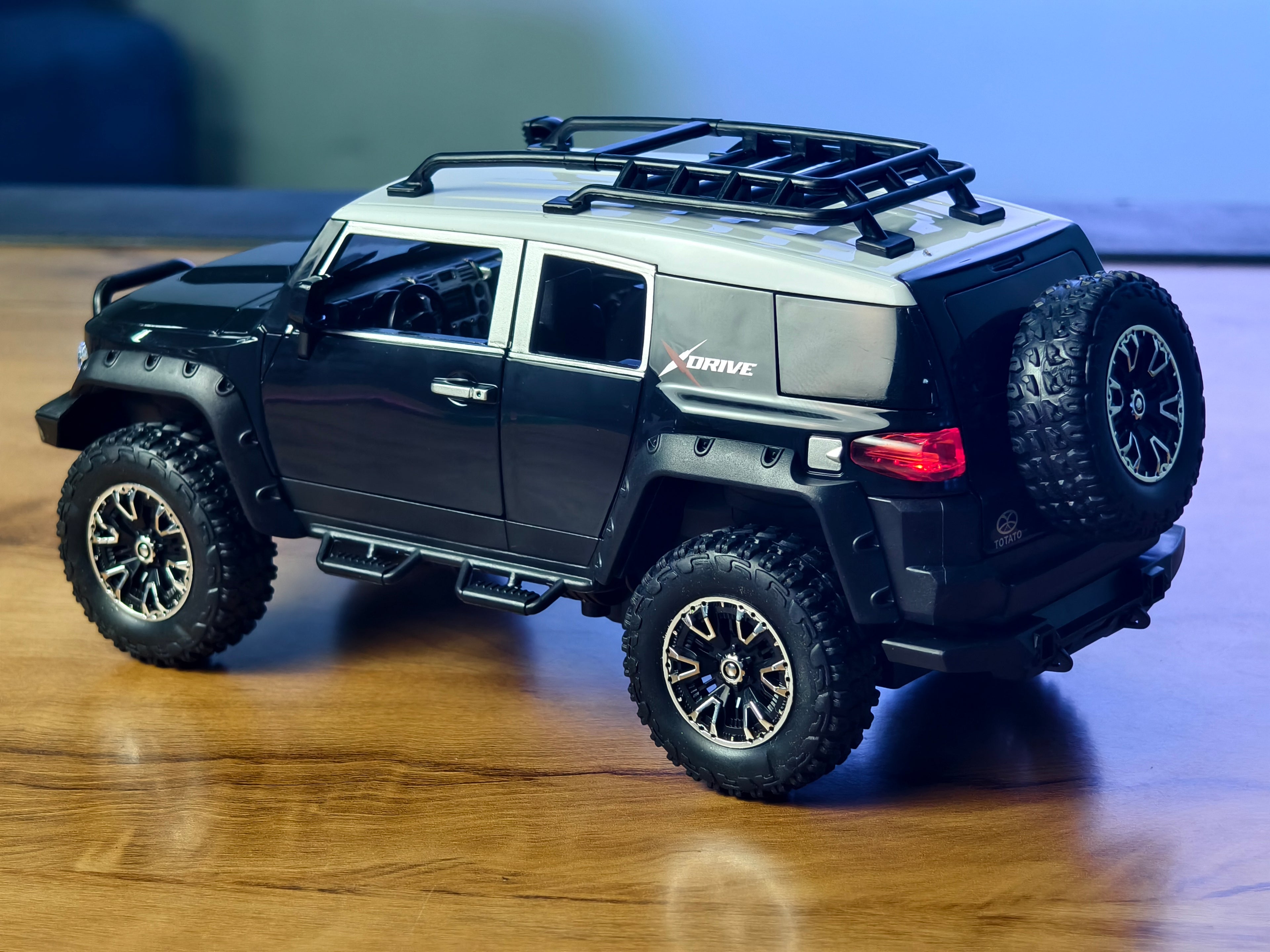 Toyota FJ Cruiser 1:24 Scale Premium Detailing