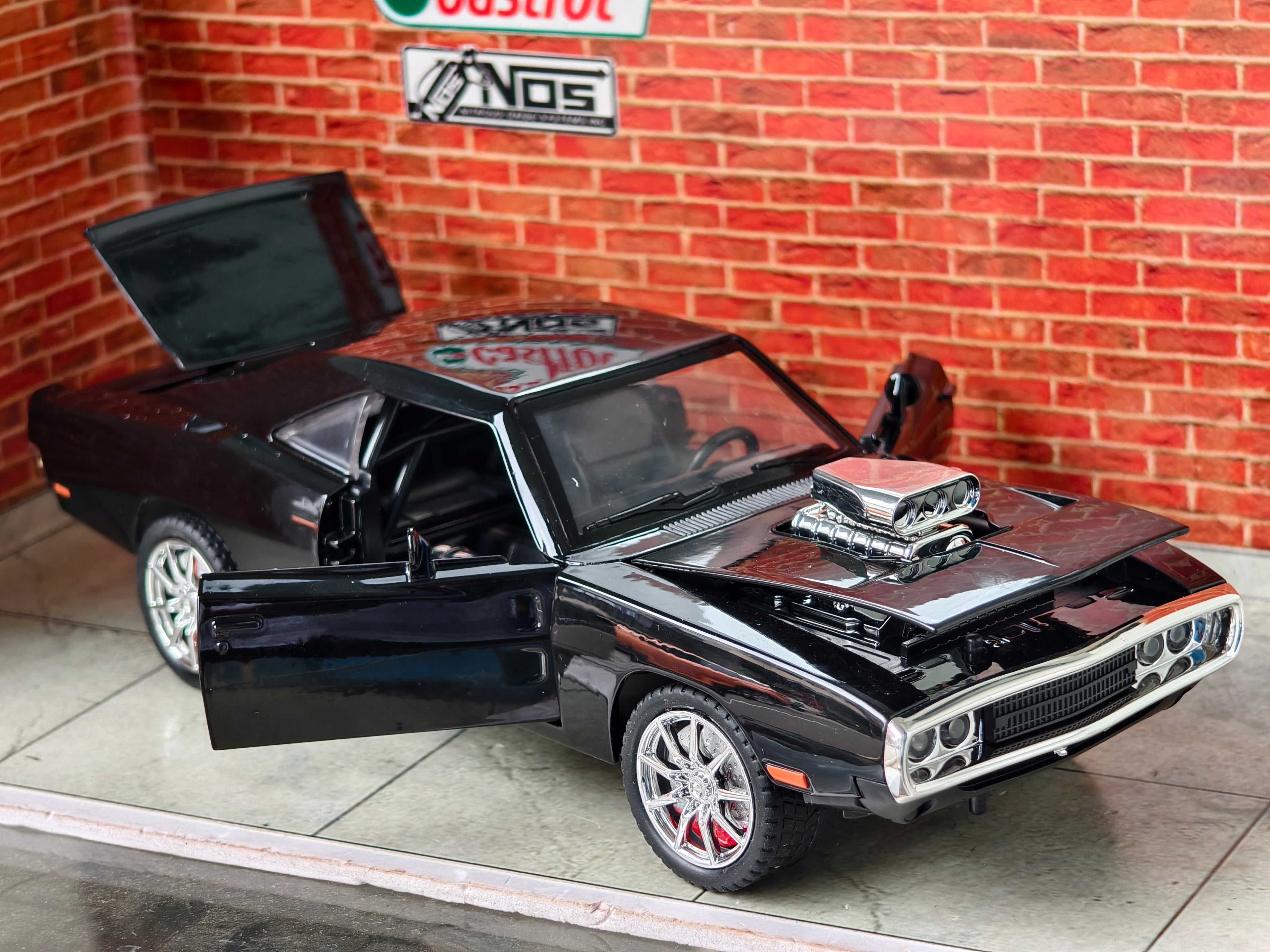 Dodge Charger 1:24 Scale Premium Detailing