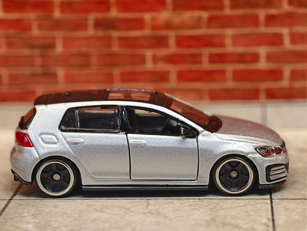 Bburago Official Licensed Volkswagen GTI 2017 1:64 Scale