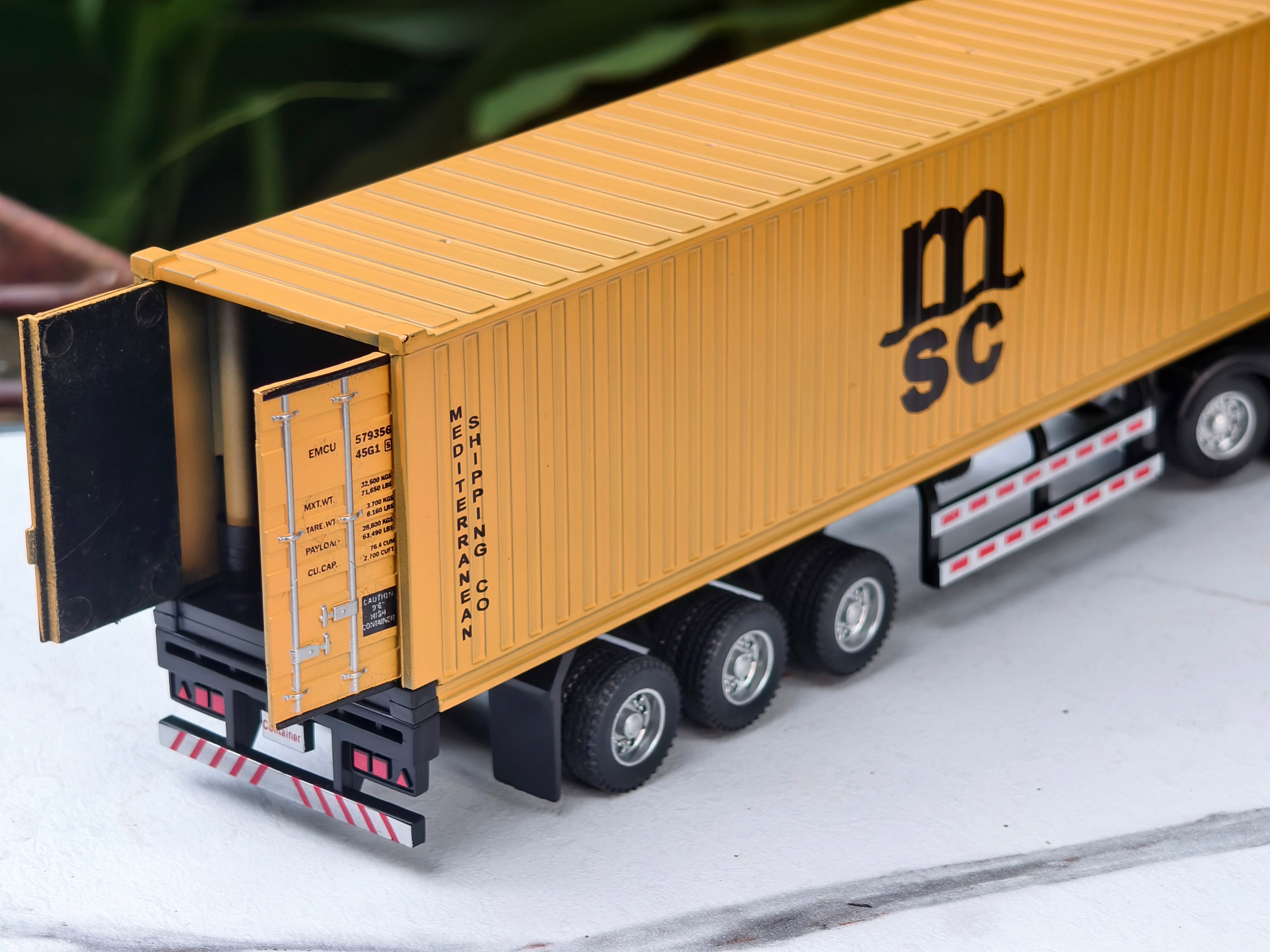 Kenworth W900 Classic American semi-truck (tractor-trailer) Big Size