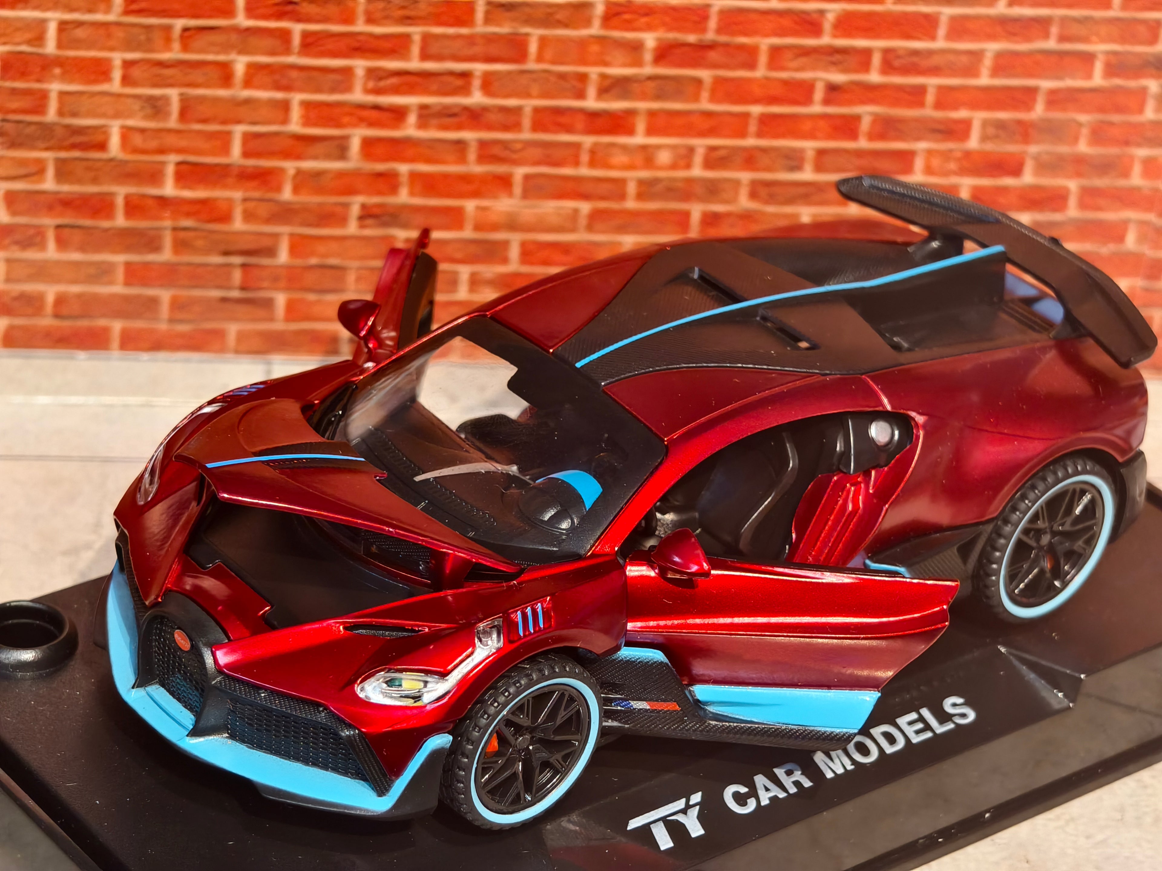 Bugatti Divo 1:32 Scale