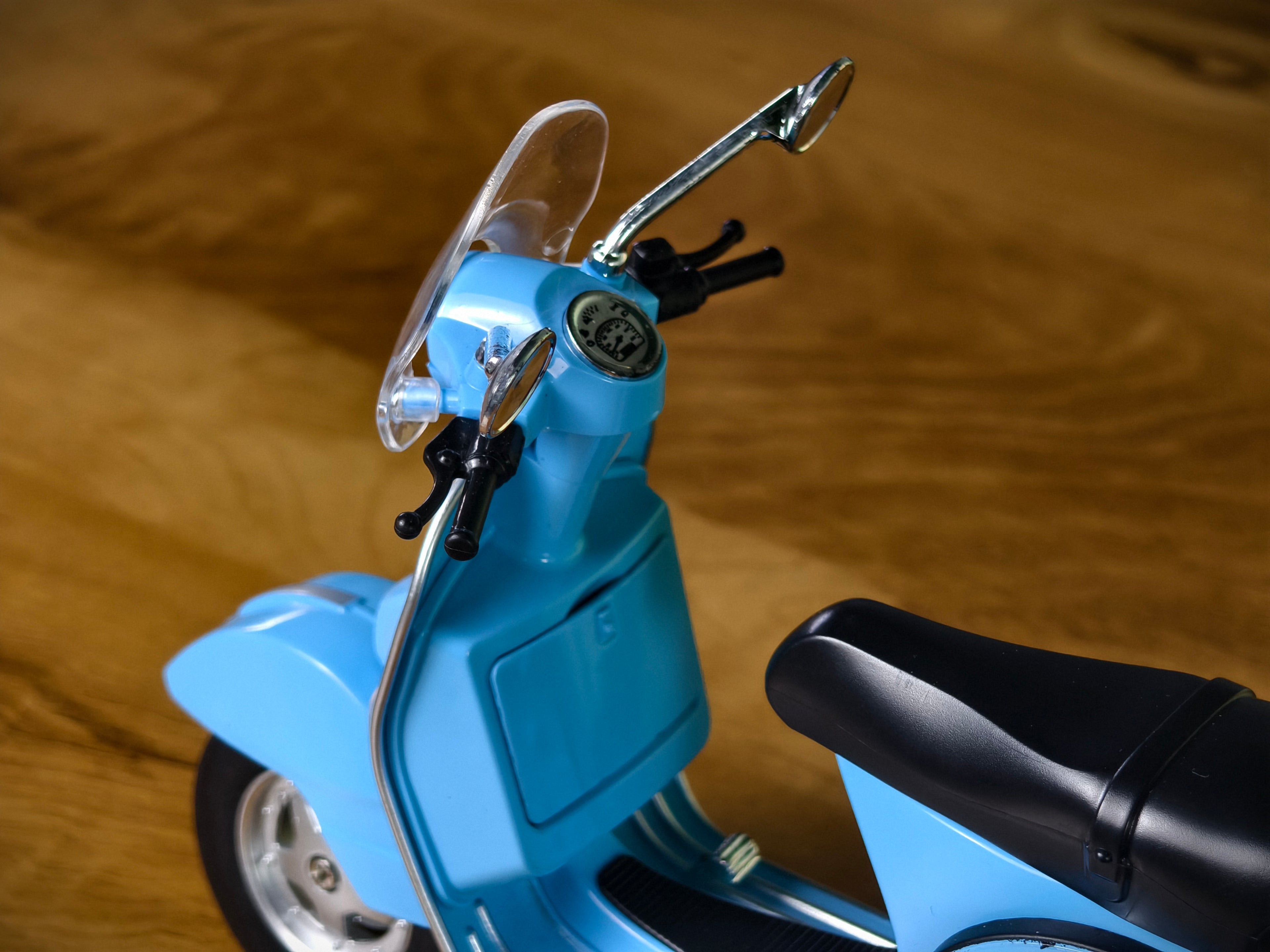 Vespa PX 150 1:10 Scale Premium Detailed Model with Openable Parts