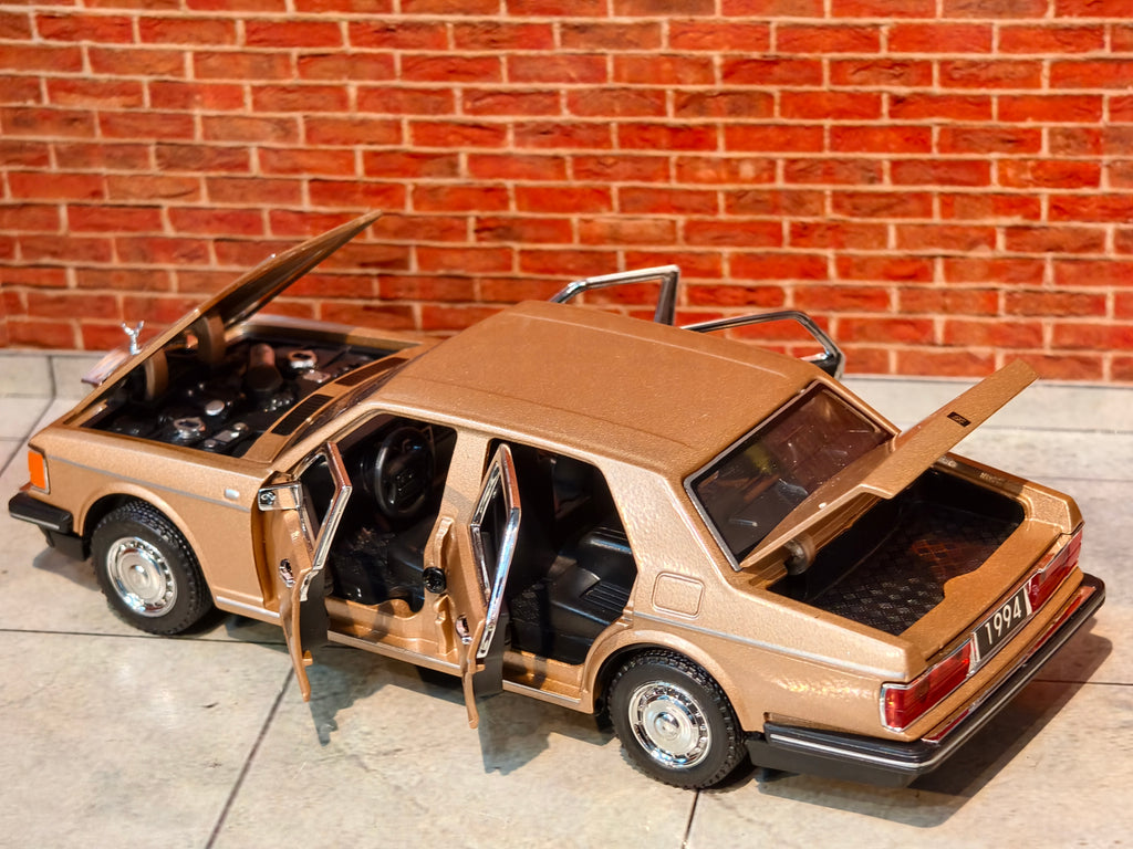 Classic Rolls Royce Silver Spur 1:32 Scale Premium Detailing