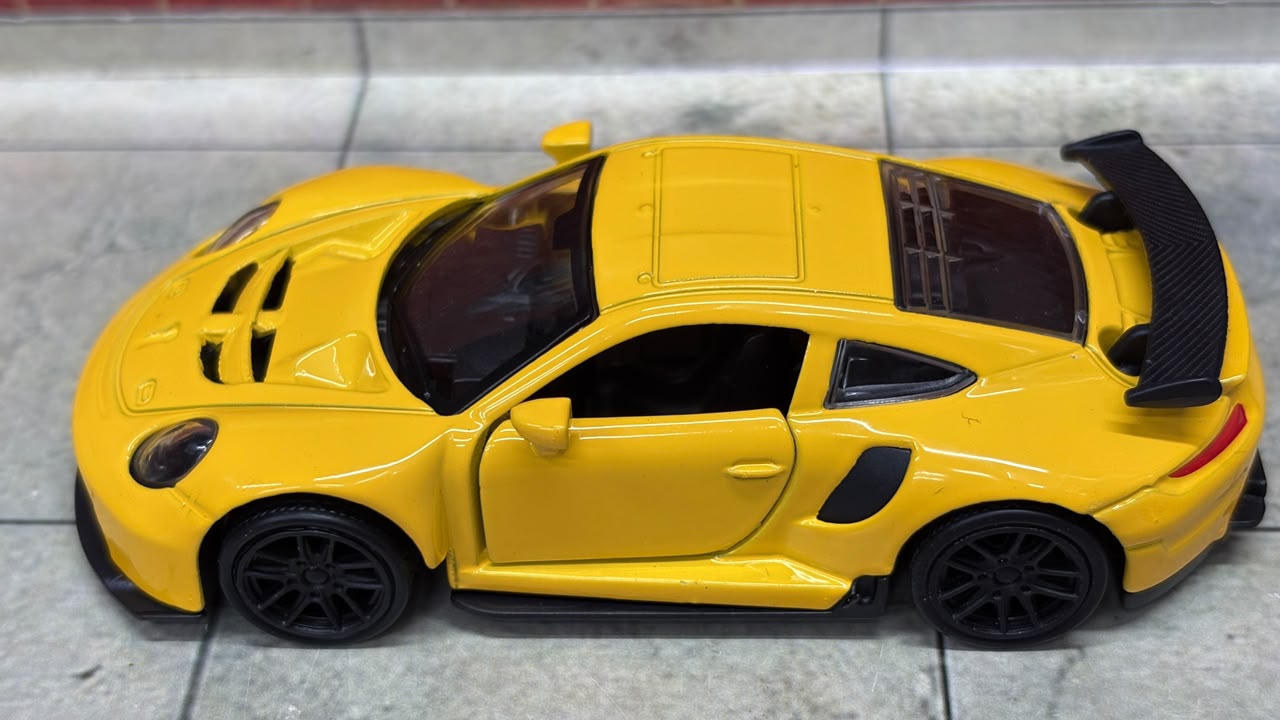 Porsche 911 GT3 RS (992 generation) 1:43 Scale Premium Detailing