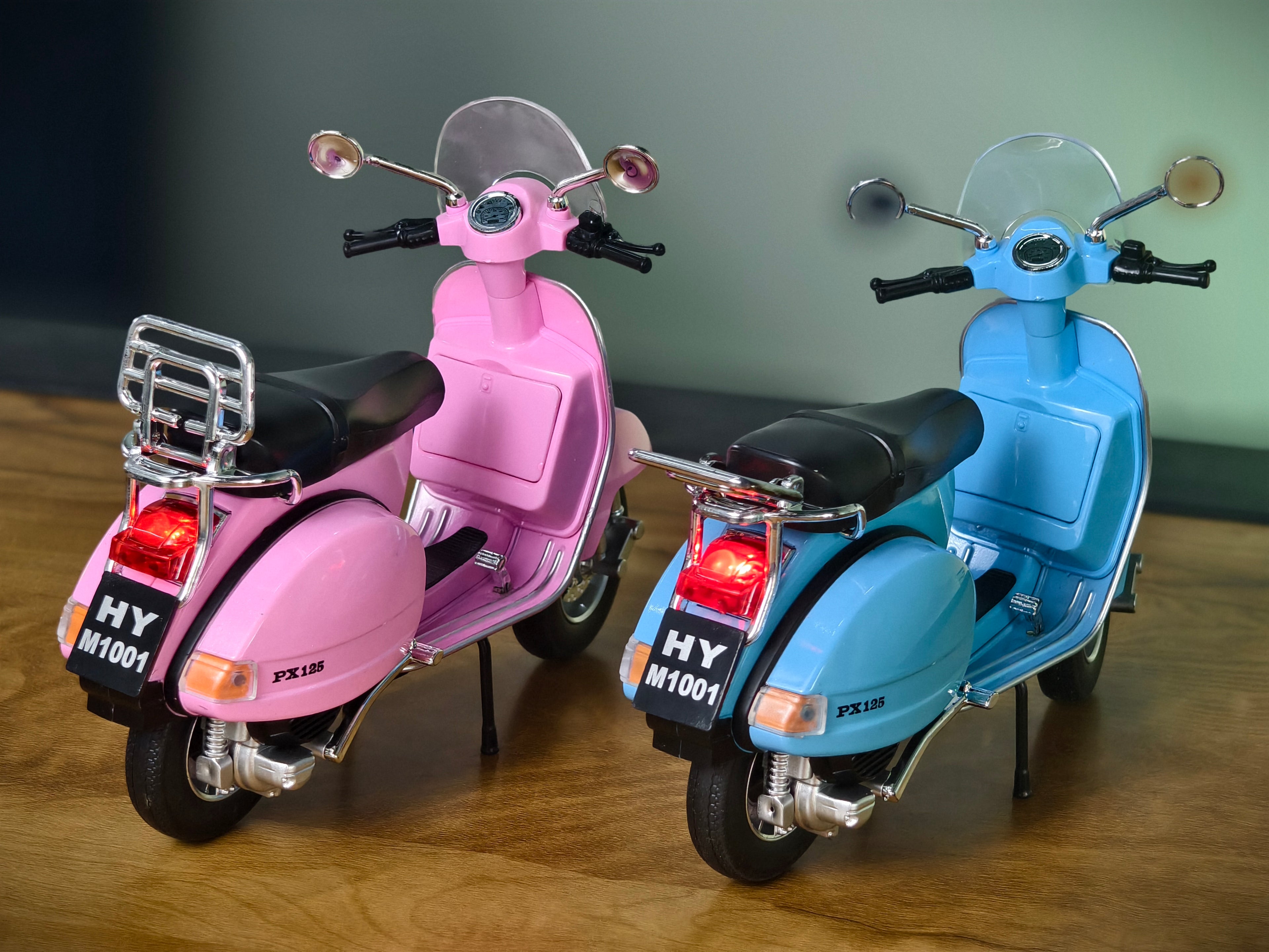 Vespa PX 150 1:10 Scale Premium Detailed Model with Openable Parts