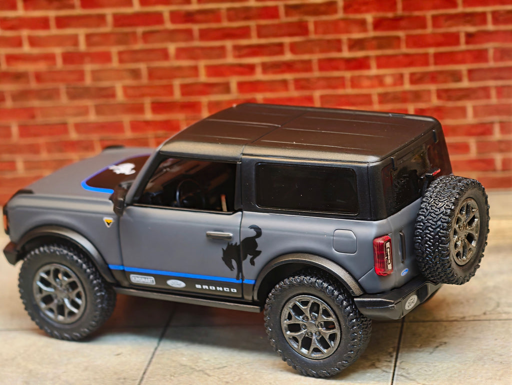 Kinsmart Official Licensed  2022 Ford Bronco 1:38 Scale
