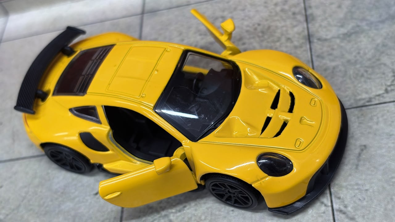 Porsche 911 GT3 RS (992 generation) 1:43 Scale Premium Detailing