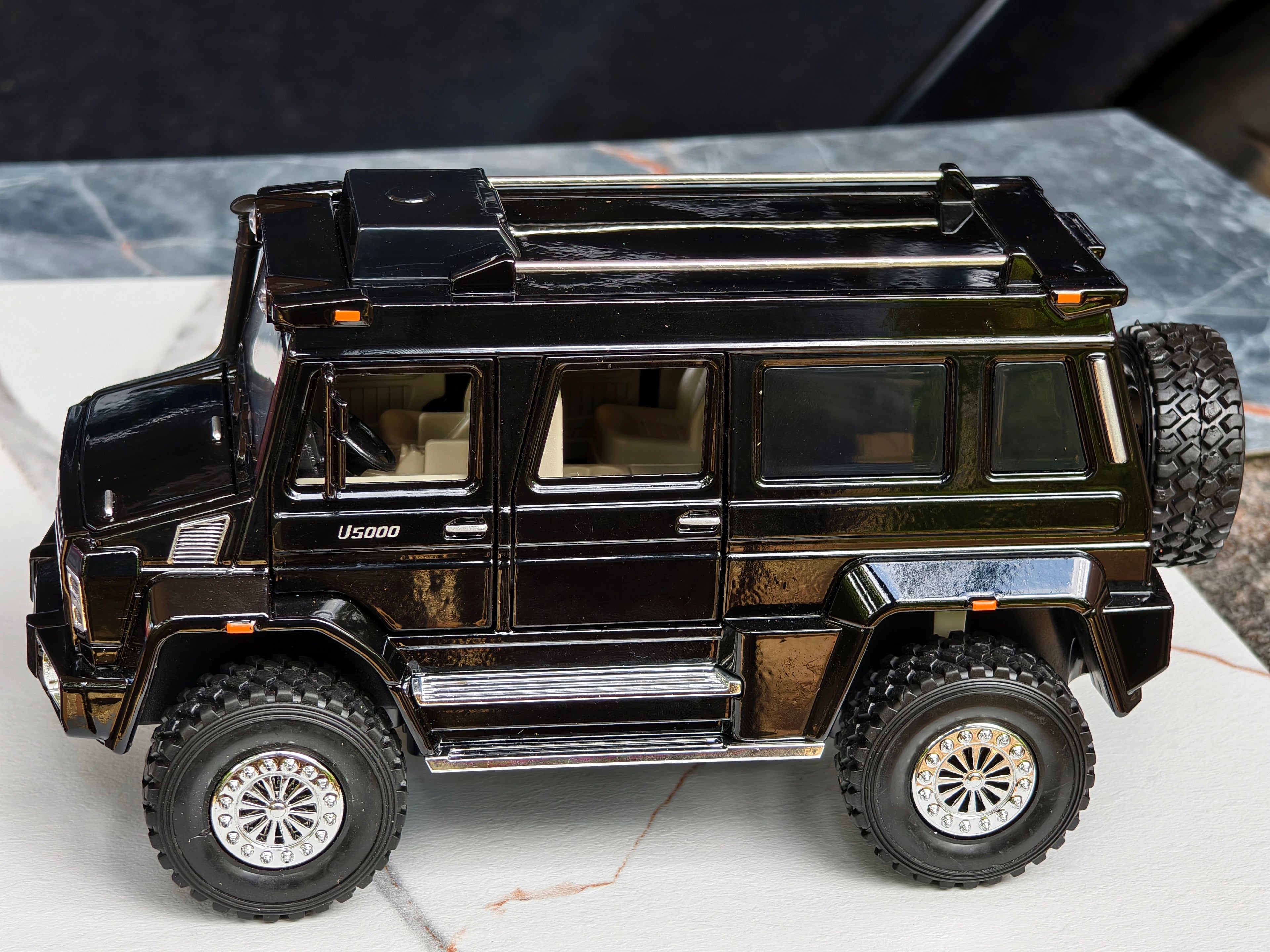Mercedes Unimog 1:24 Scale Premium Detailing