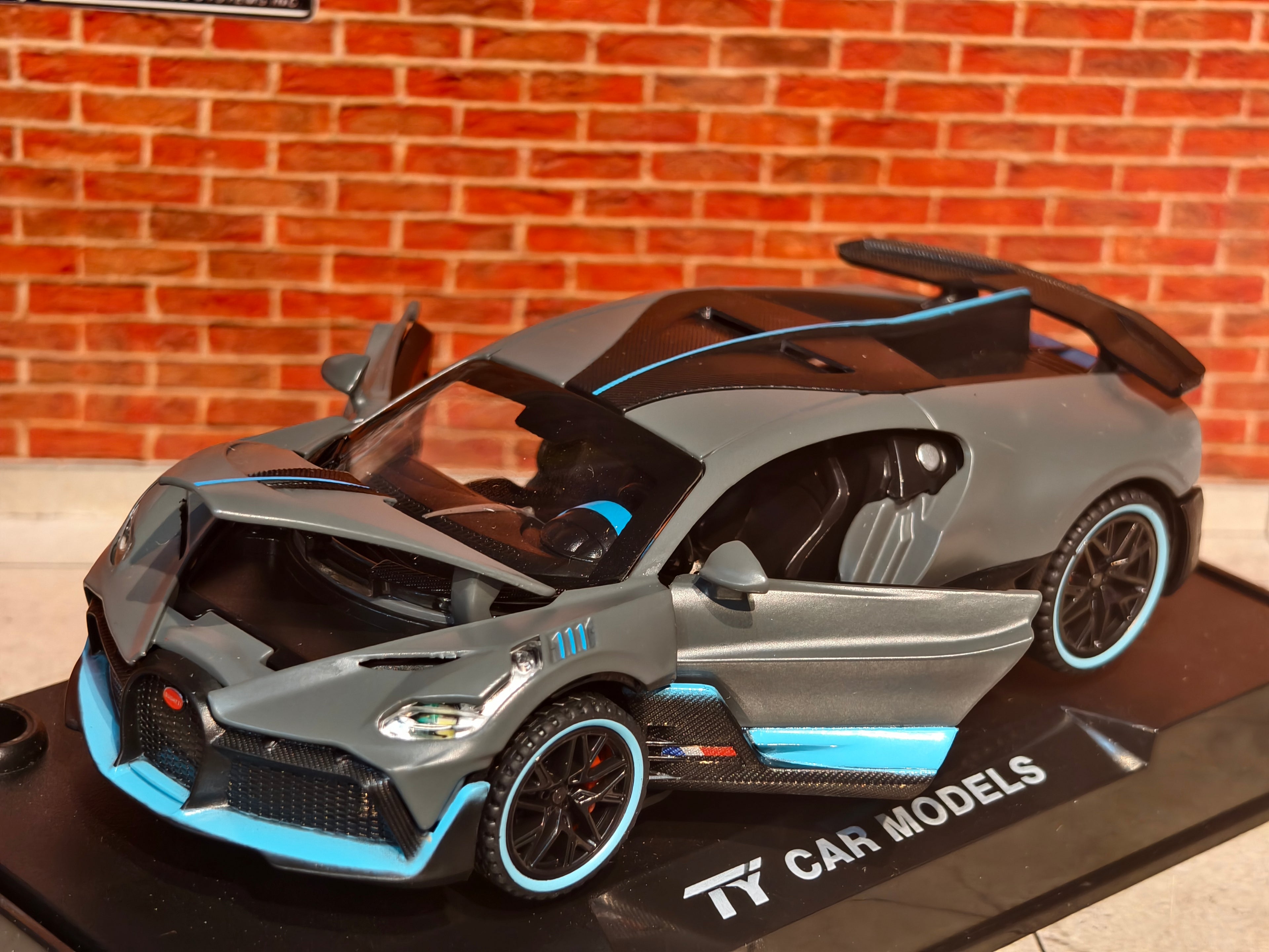 Bugatti Divo 1:32 Scale