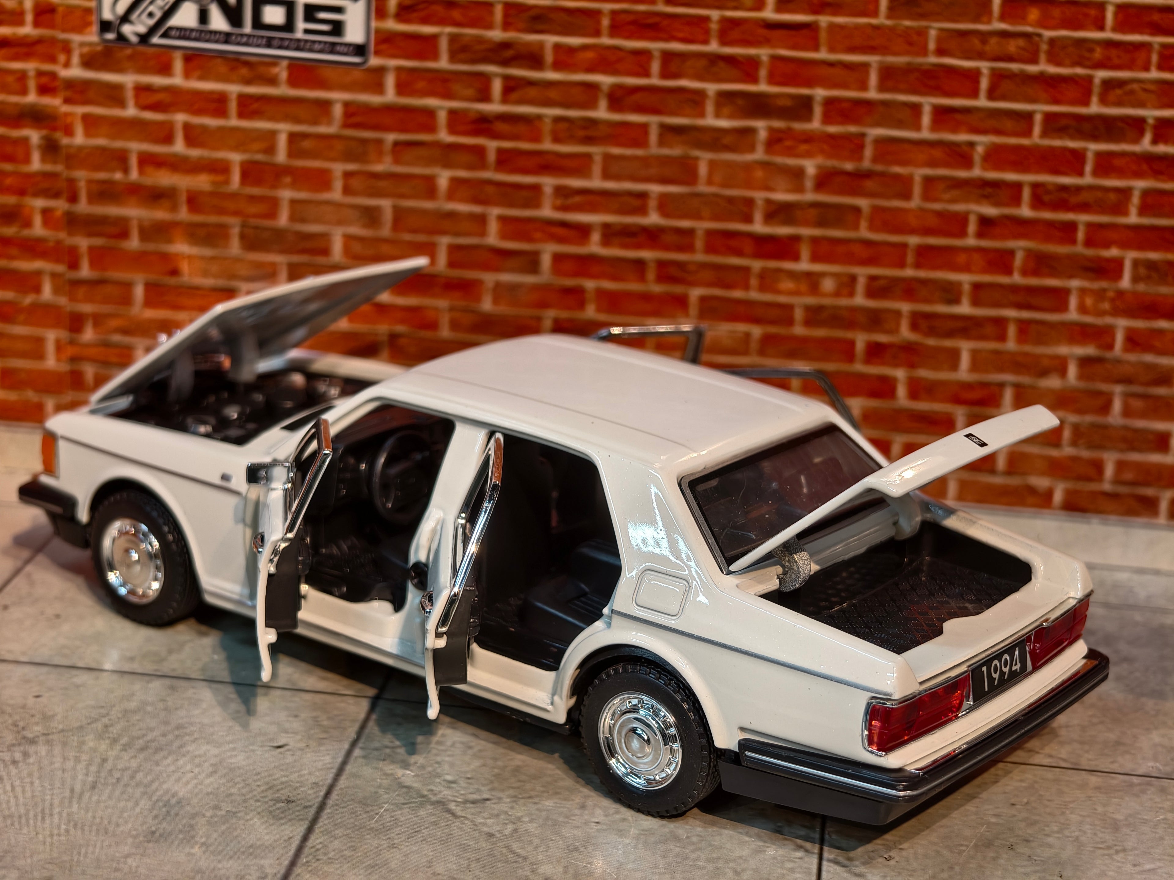 Classic Rolls Royce Silver Spur 1:32 Scale Premium Detailing