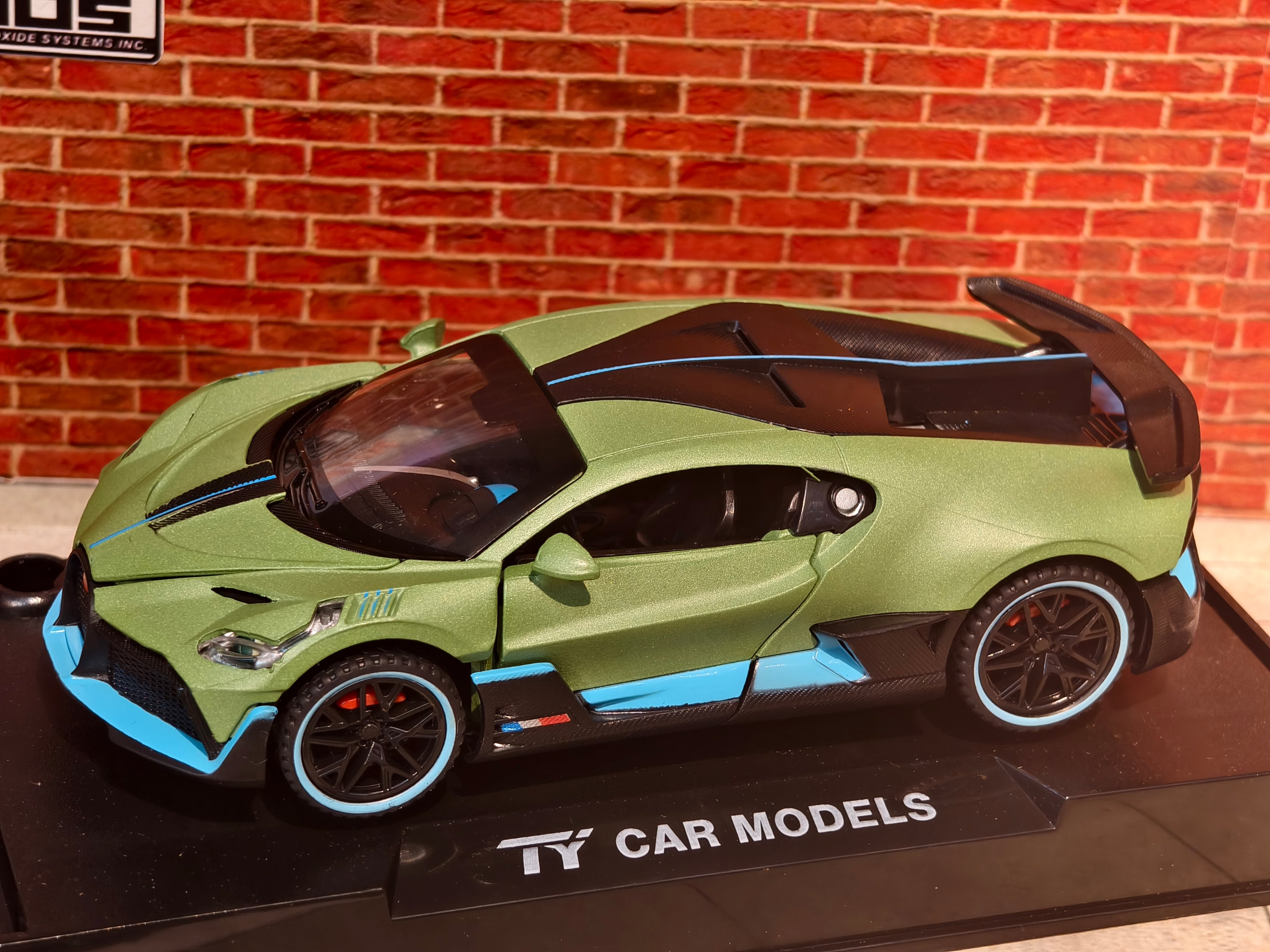 Bugatti Divo 1:32 Scale