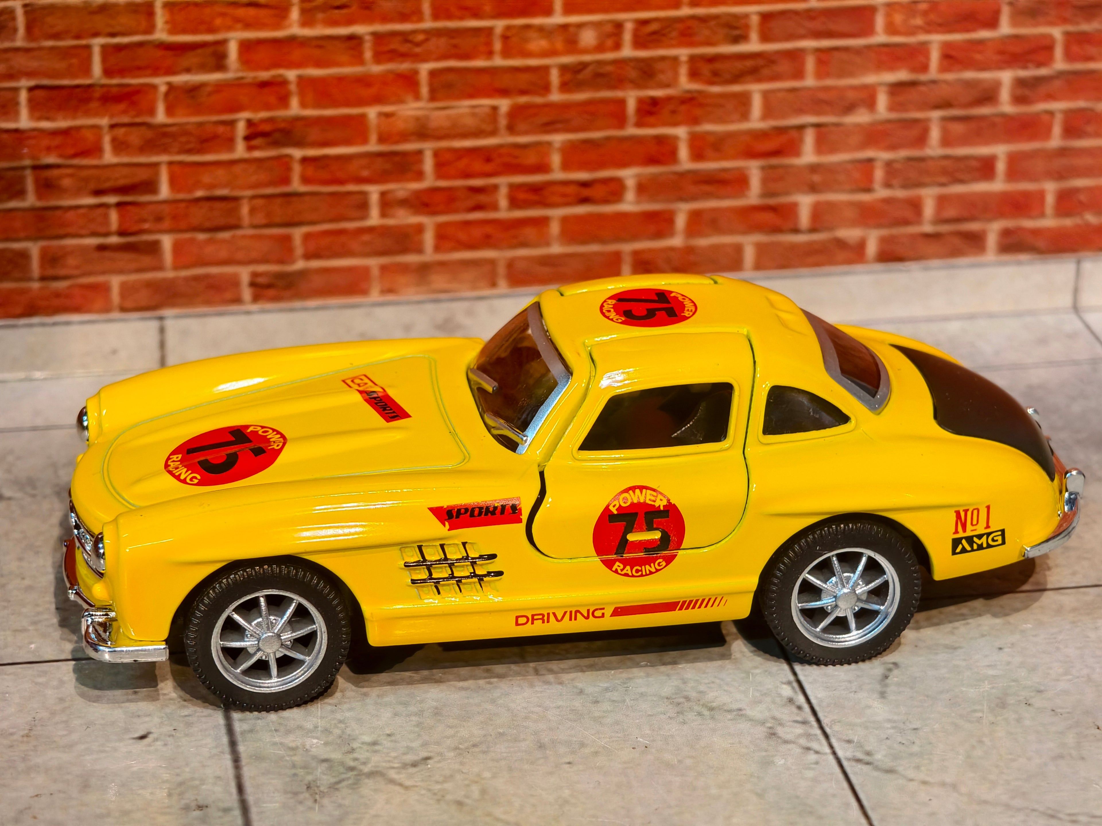 Mercedes Gullwing SL300 1:36 Scale Rally Edition