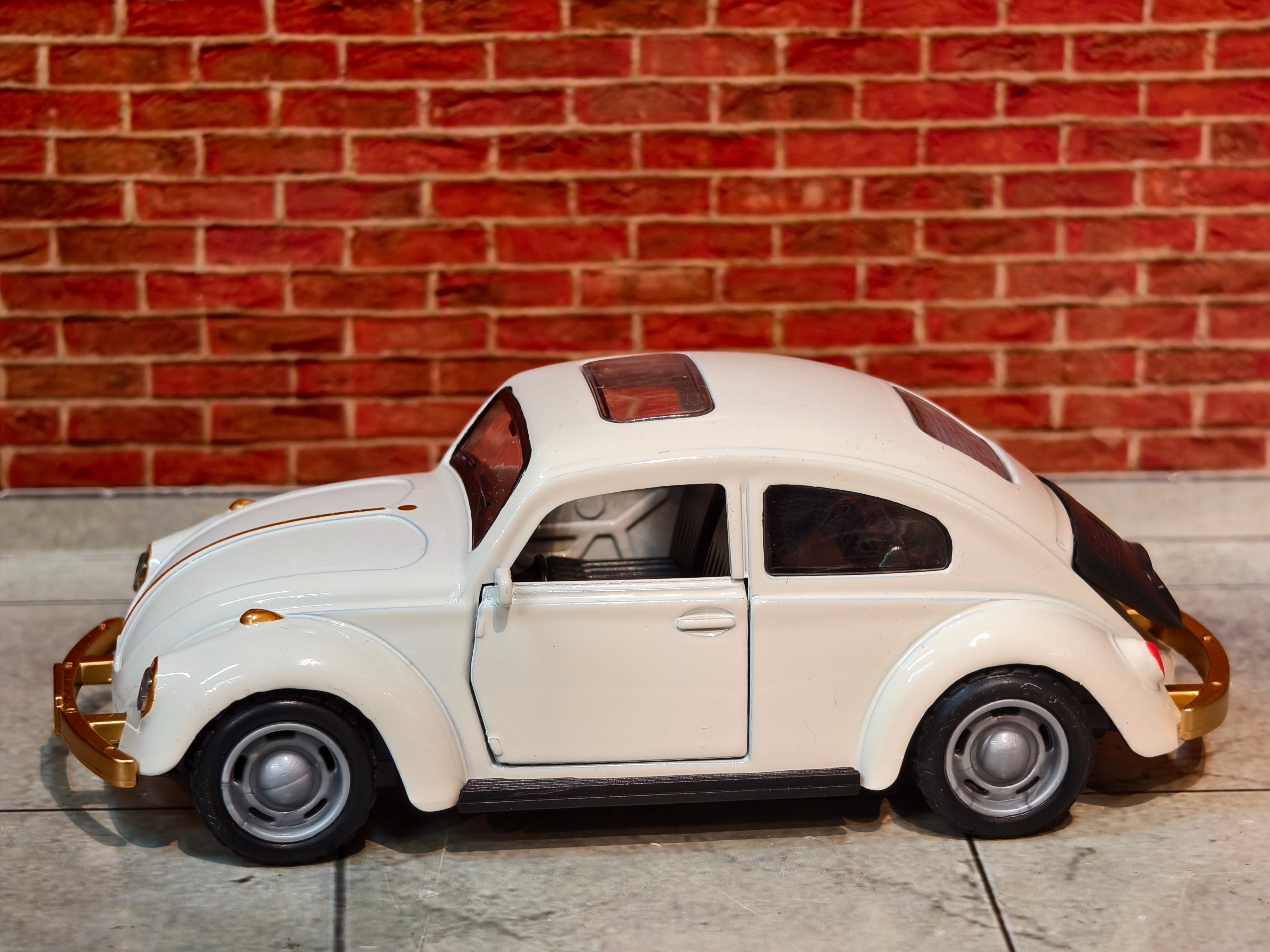 VOLKSWAGEN CLASSIC BEETLE (TYPE 1)1:36 PREMIUM MODEL
