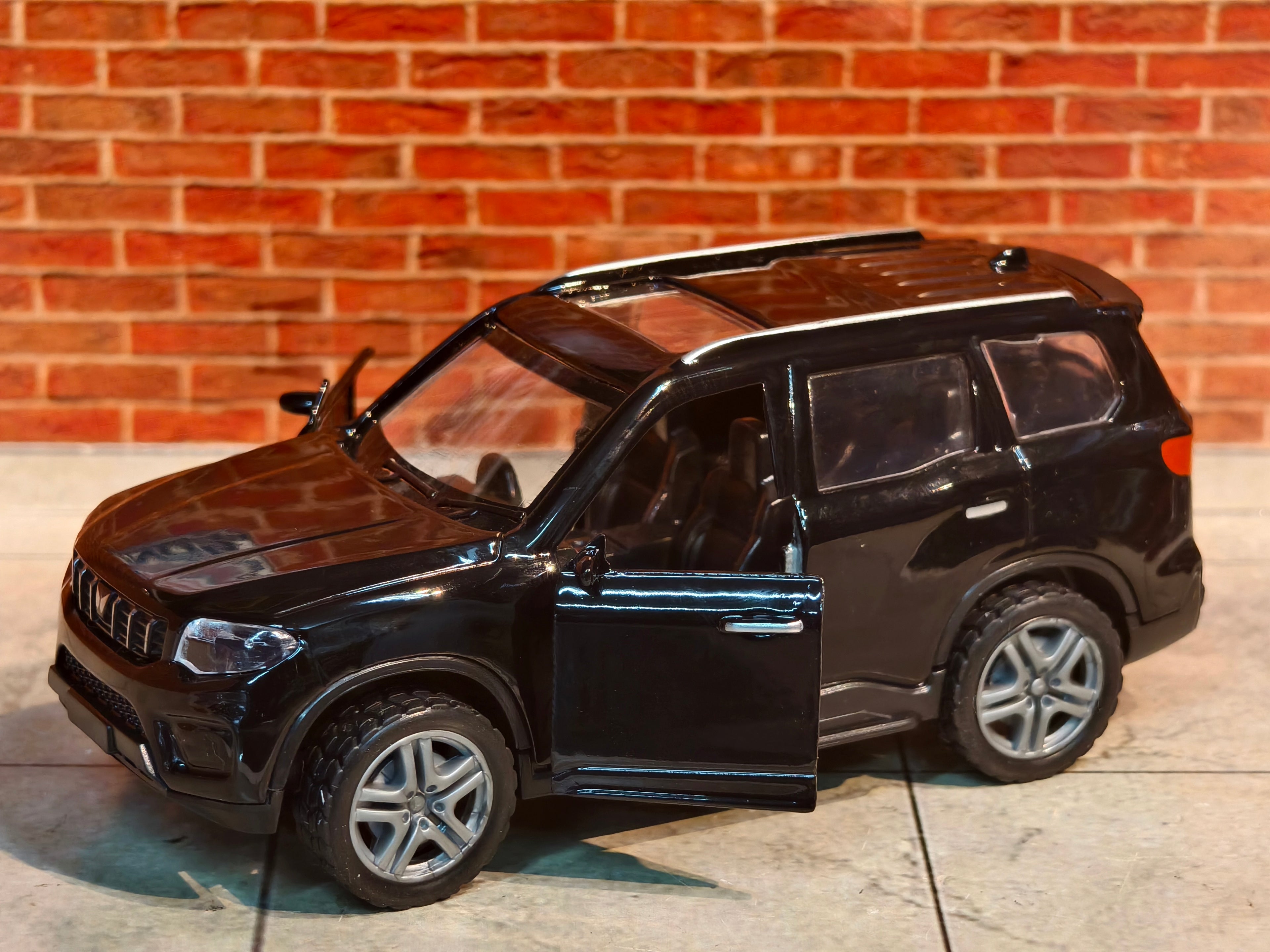 Mahindra Scorpio Classic S11 2022 Facelift 1:36 Scale
