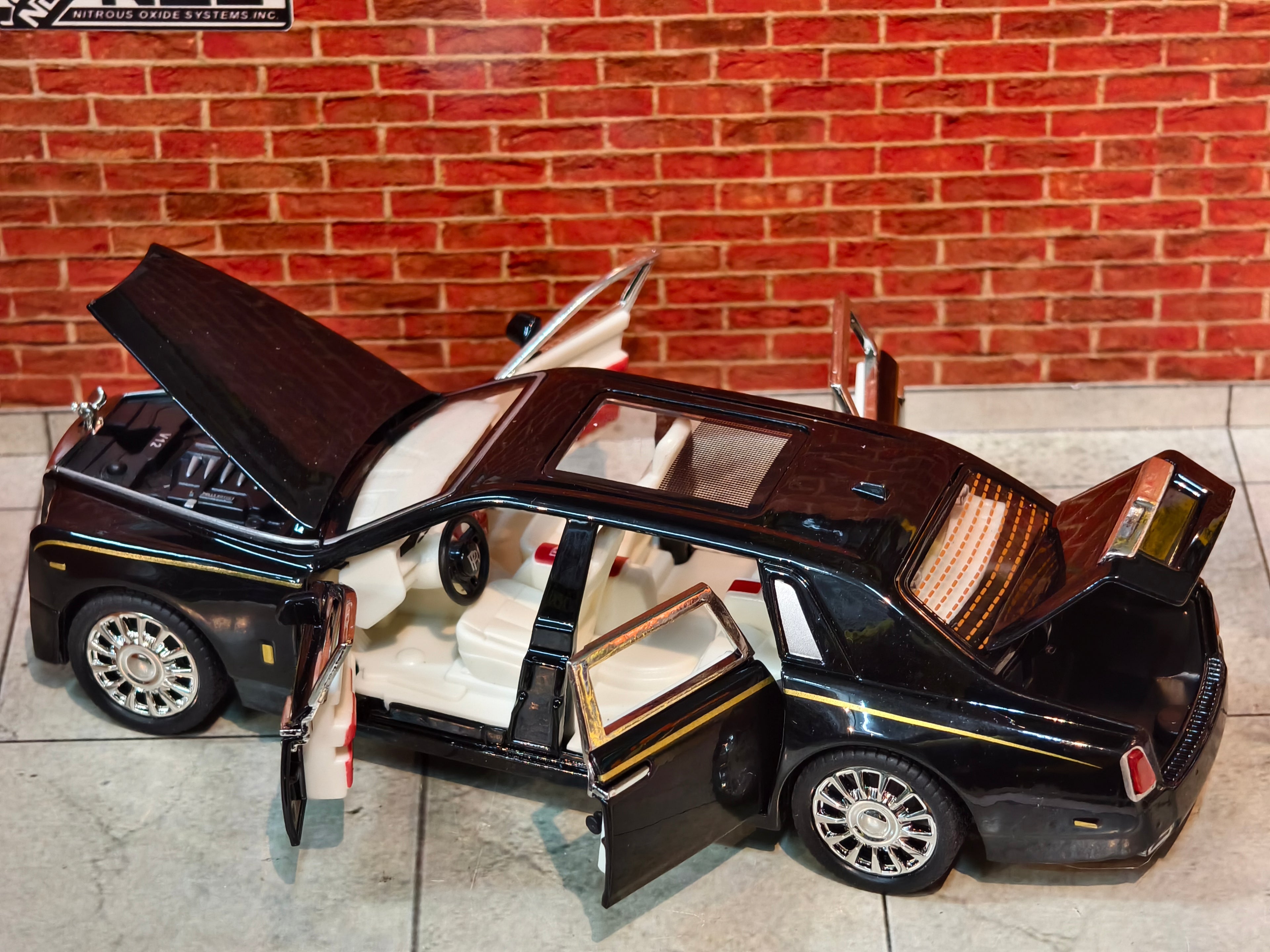 Rolls Royce Phantom VIII 1:32 Scale Premium Detailing