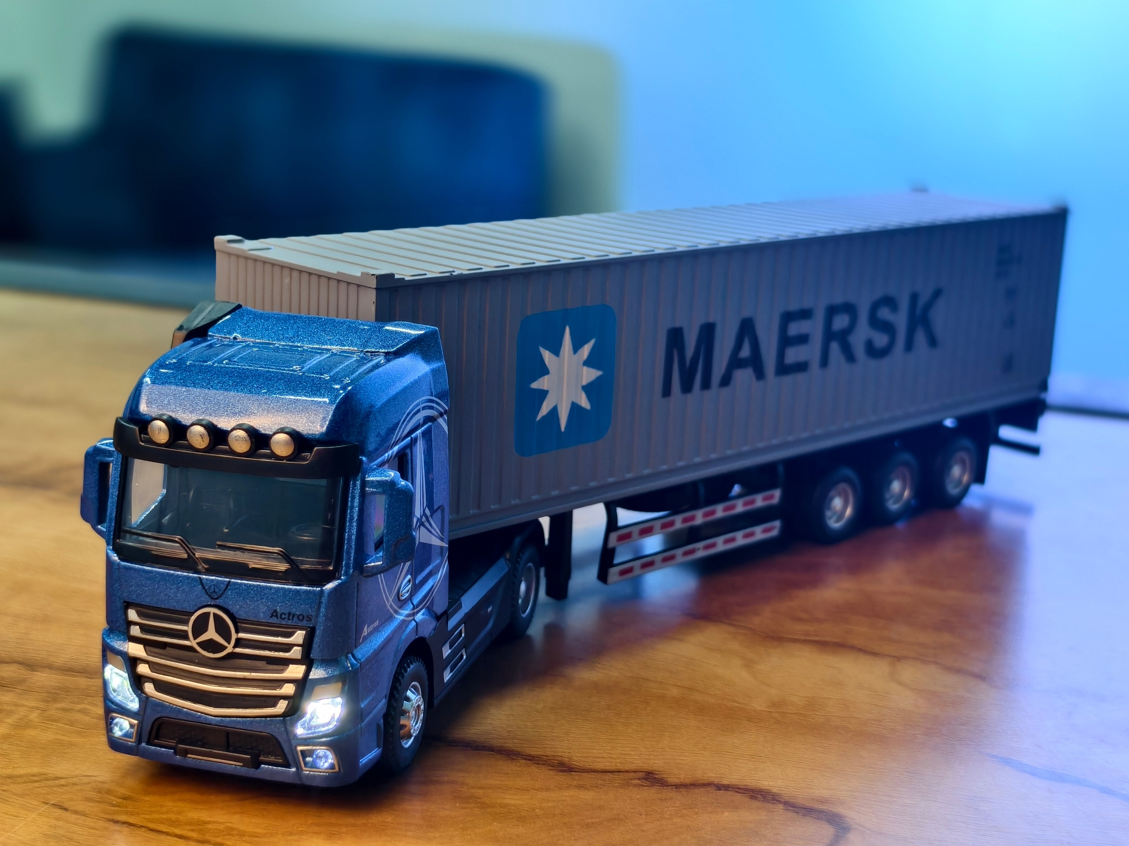 Mercedes-Benz Actros container truck (tractor-trailer) 1:50 Scale Big Size