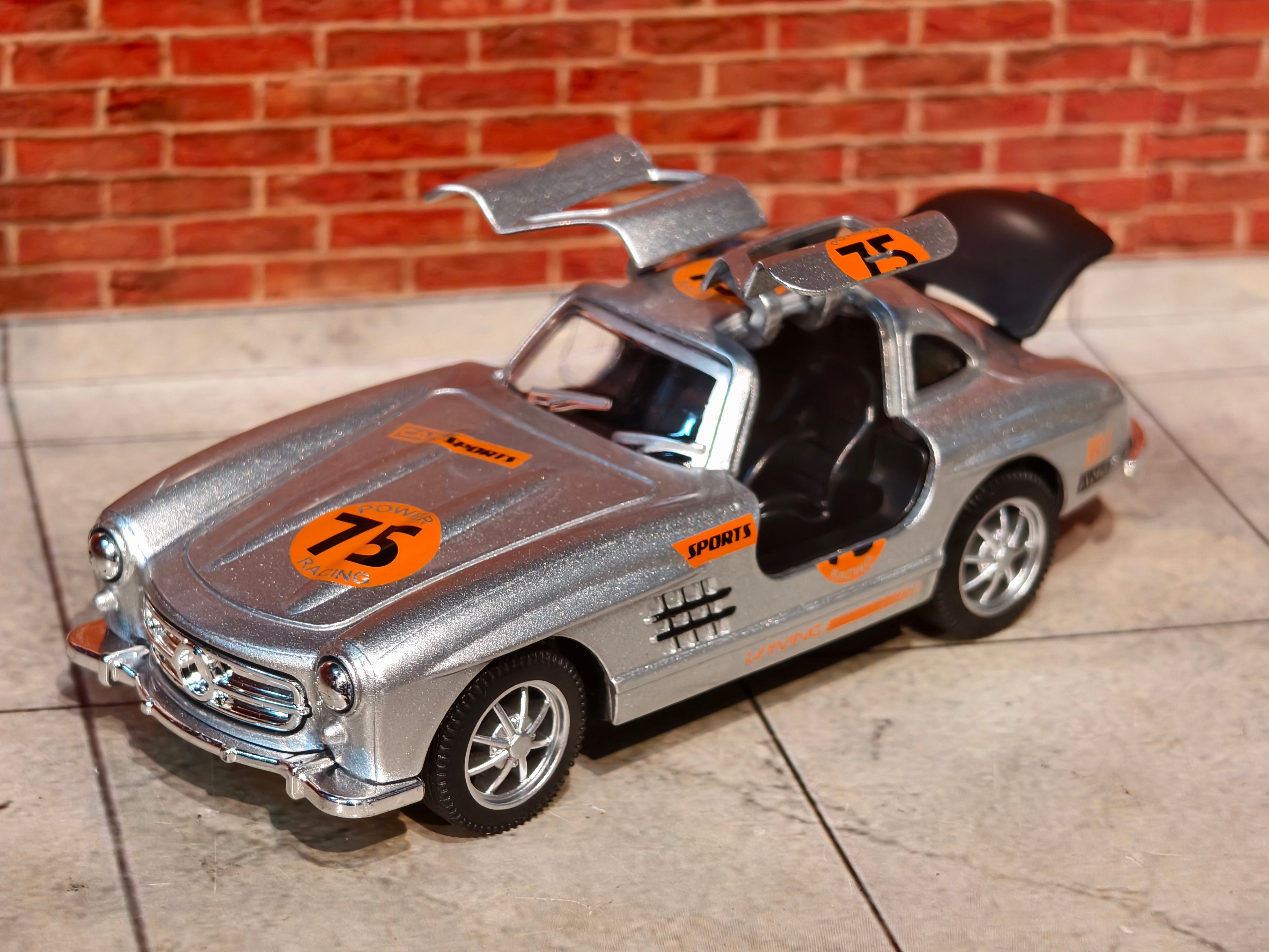 Mercedes Gullwing SL300 1:36 Scale Rally Edition