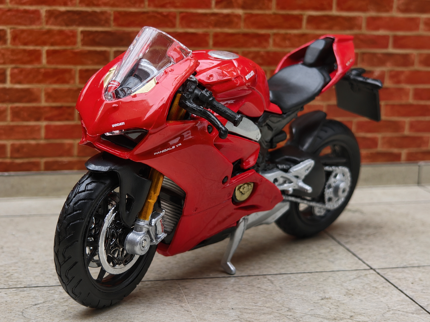Burrago Official Licensed Ducati Panigale V4 1:18 Scale